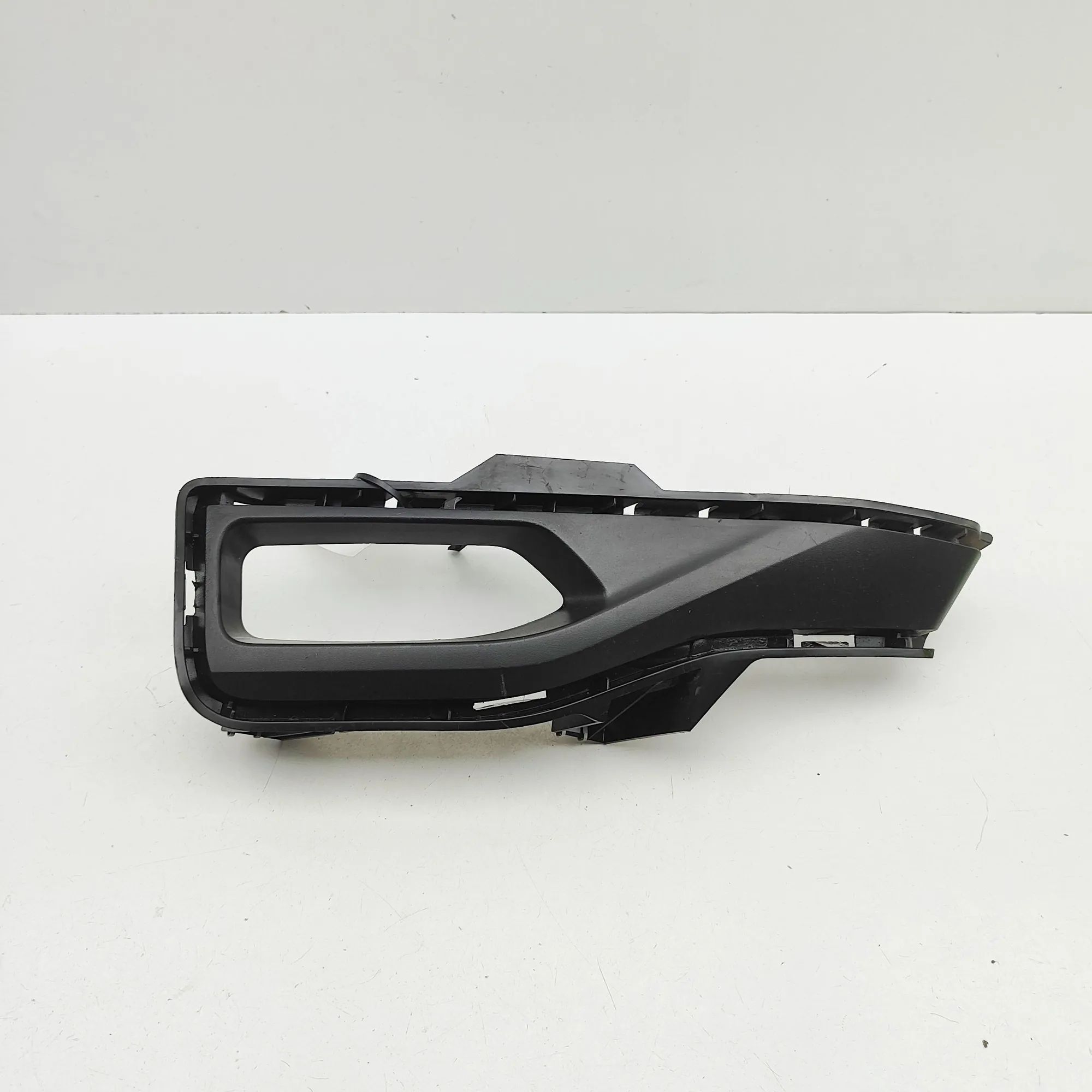 Nissan Leaf Fog light trim Fog light trim — NISSAN LEAF (ZE1) (2017-...) —...
