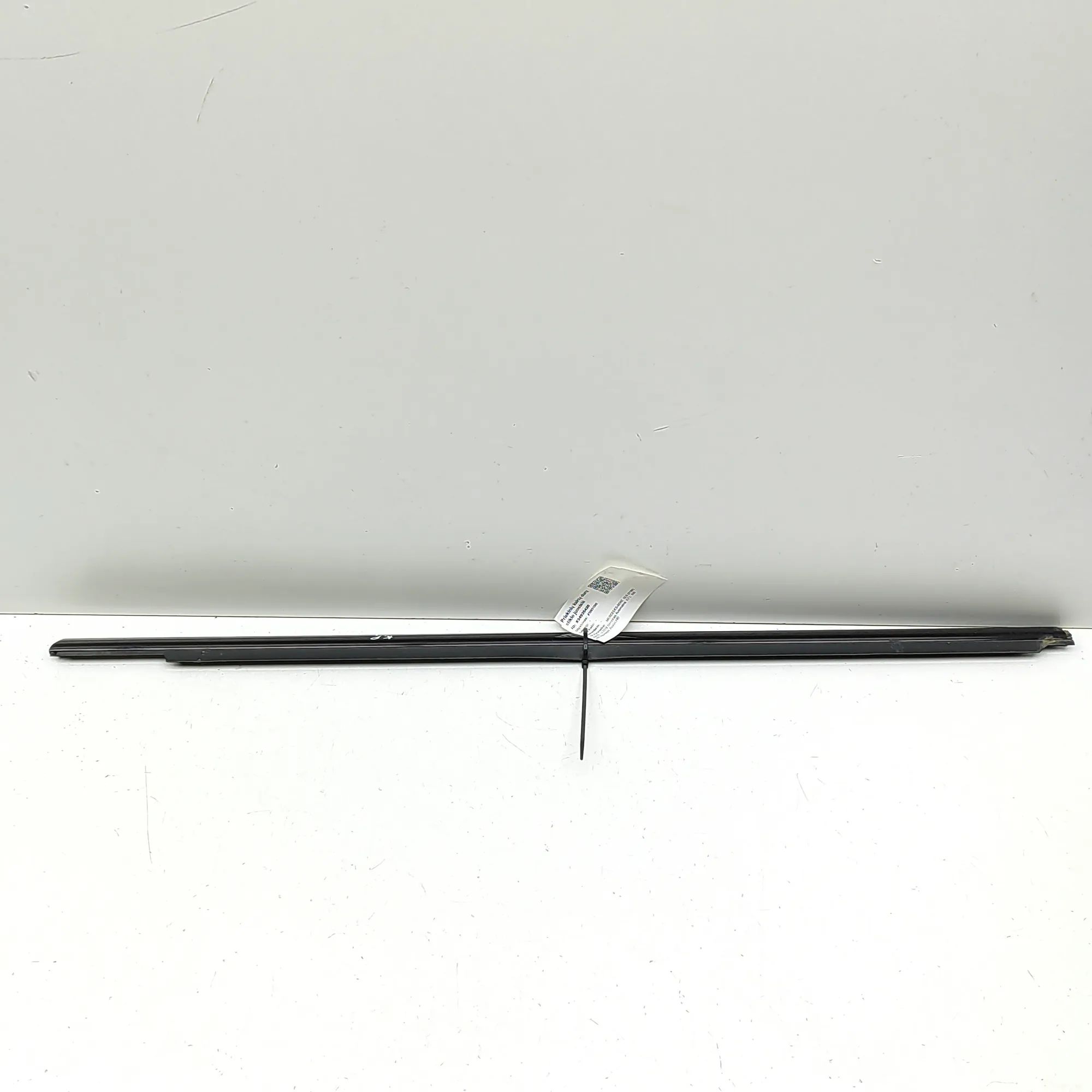 Mercedes-Benz GL / GLS (X166) Door window strip — front left Door window strip — front left — MERCEDES BENZ ...