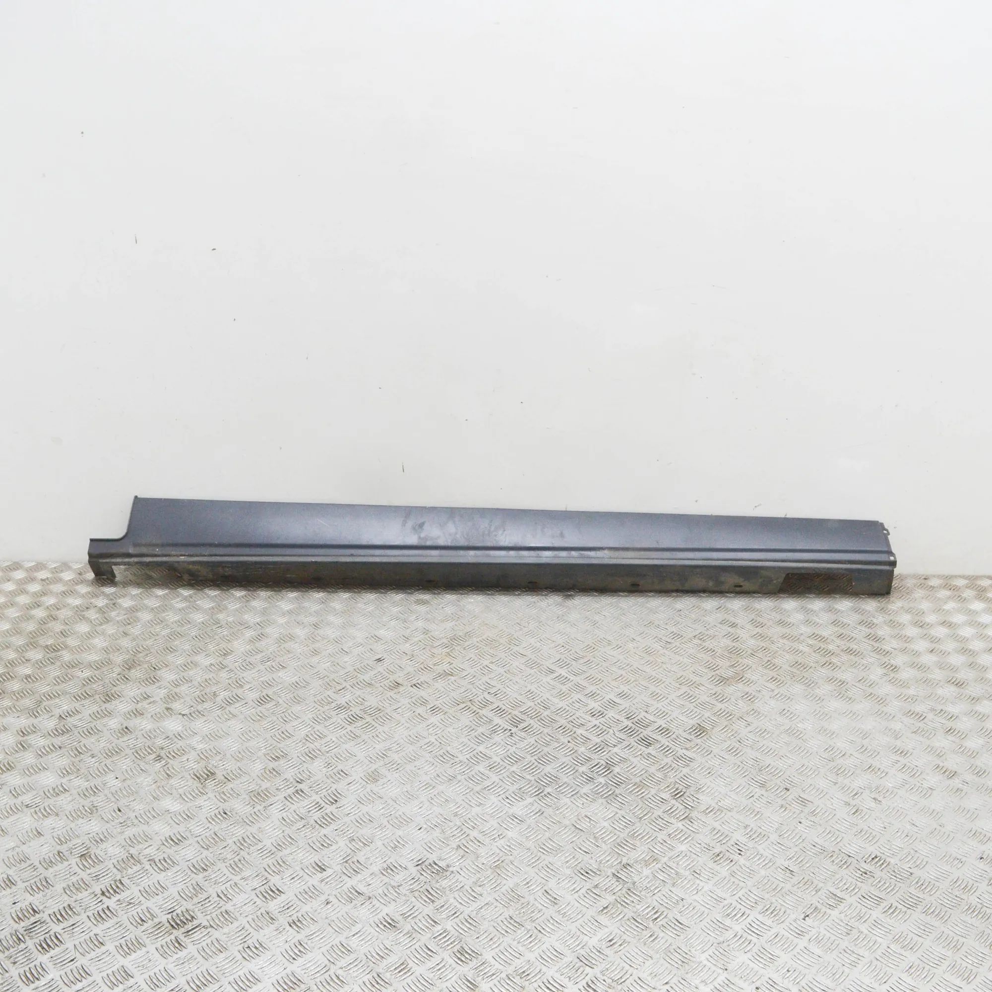 Land Rover Range Rover Sport (L494) Left Side Plastic Sideskirt Cover Left Side Plastic Sideskirt Cover — LAND ROVER ...