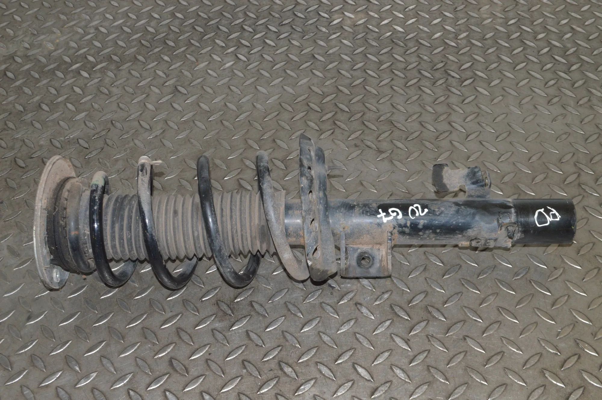 Land Rover Range Rover Evoque Shock absorber — front right Shock absorber — front right — LAND ROVER RANGE...