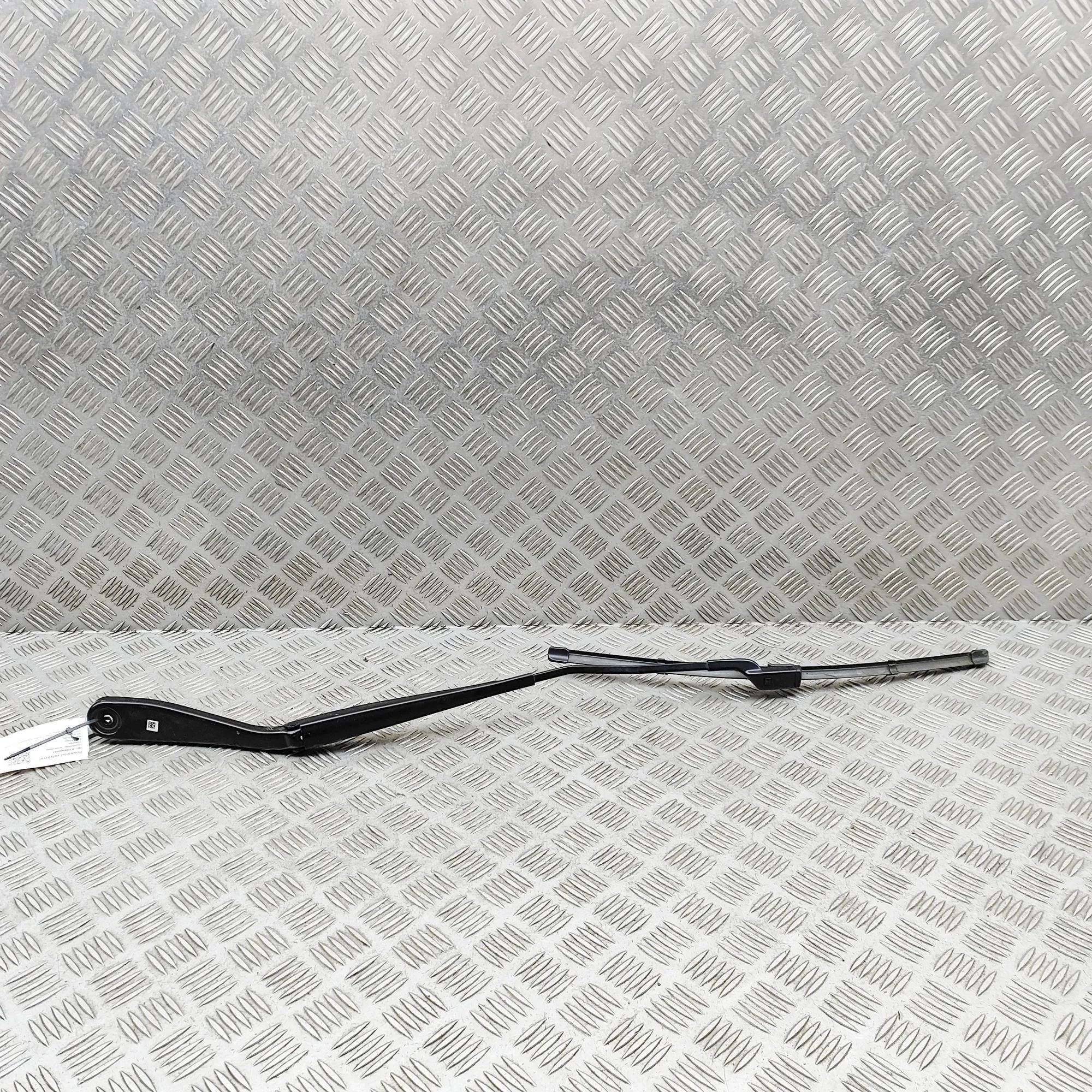 BMW X5 (G05) Front Wiper Arms Front Wiper Arms — BMW X5 (G05) (2018-...) — 5A...