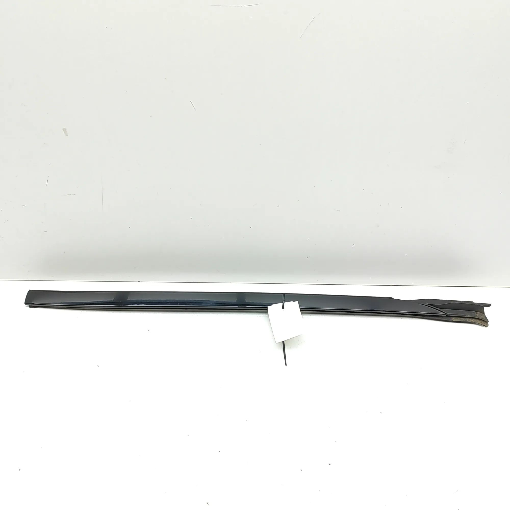 BMW X5 (G05) Windshield Left Vertical Trim Windshield Left Vertical Trim — BMW X5 (G05) (2...
