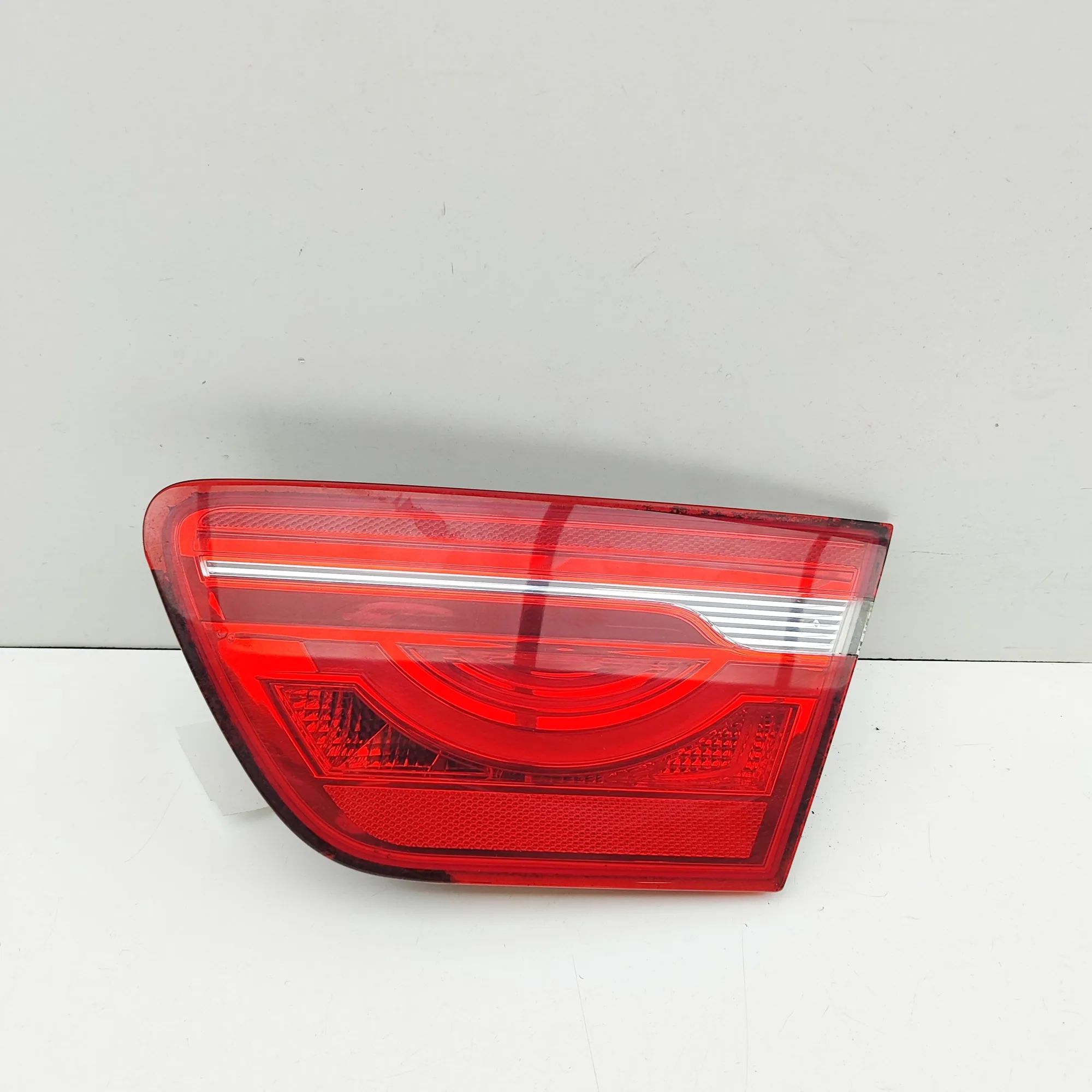 Jaguar XE Right Side Tailgate Tail Light Right Side Tailgate Tail Light — JAGUAR XE (X76...