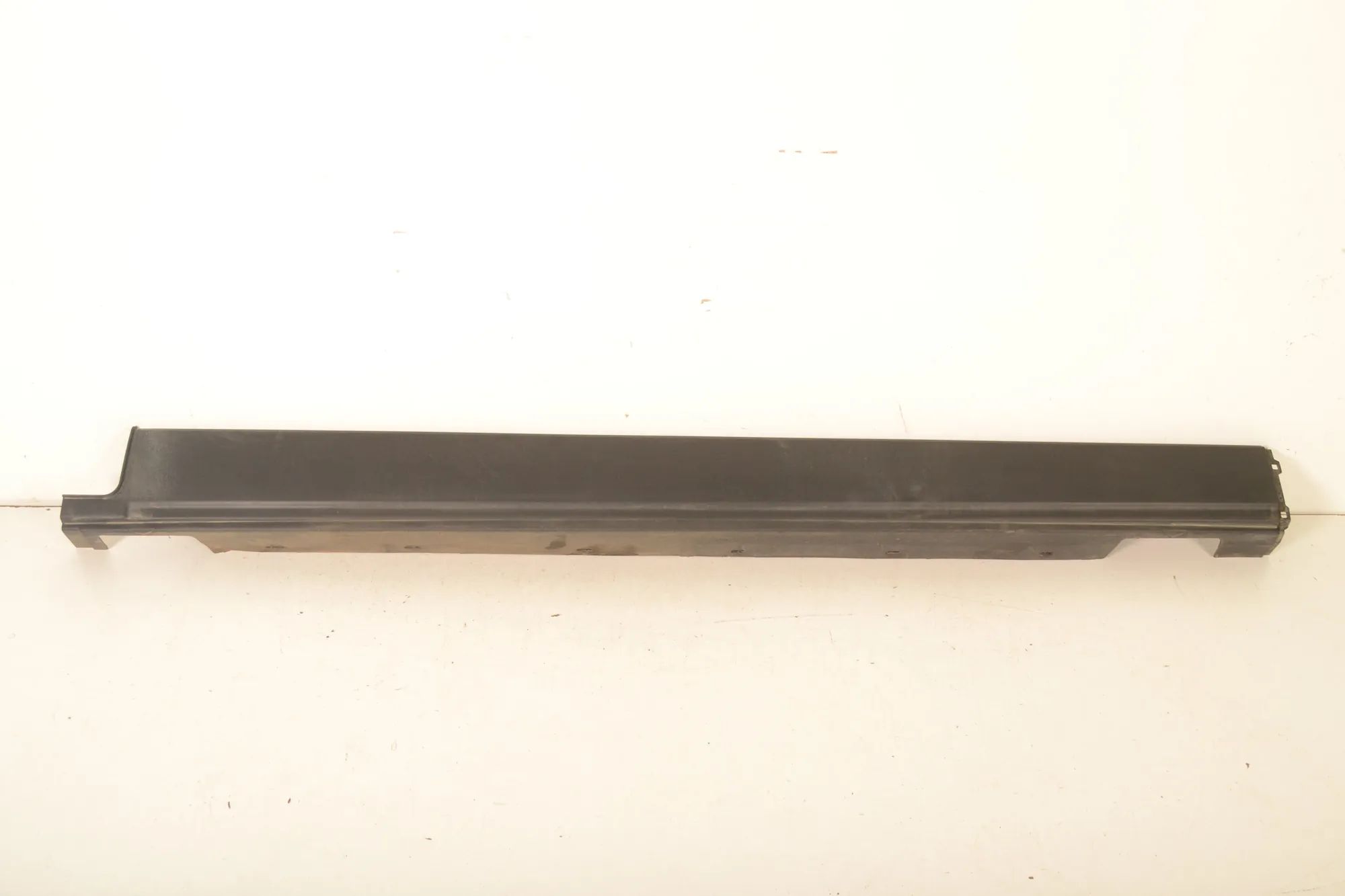 Land Rover Range Rover (L405) Left Side Plastic Sideskirt Cover Left Side Plastic Sideskirt Cover — LAND ROVER ...