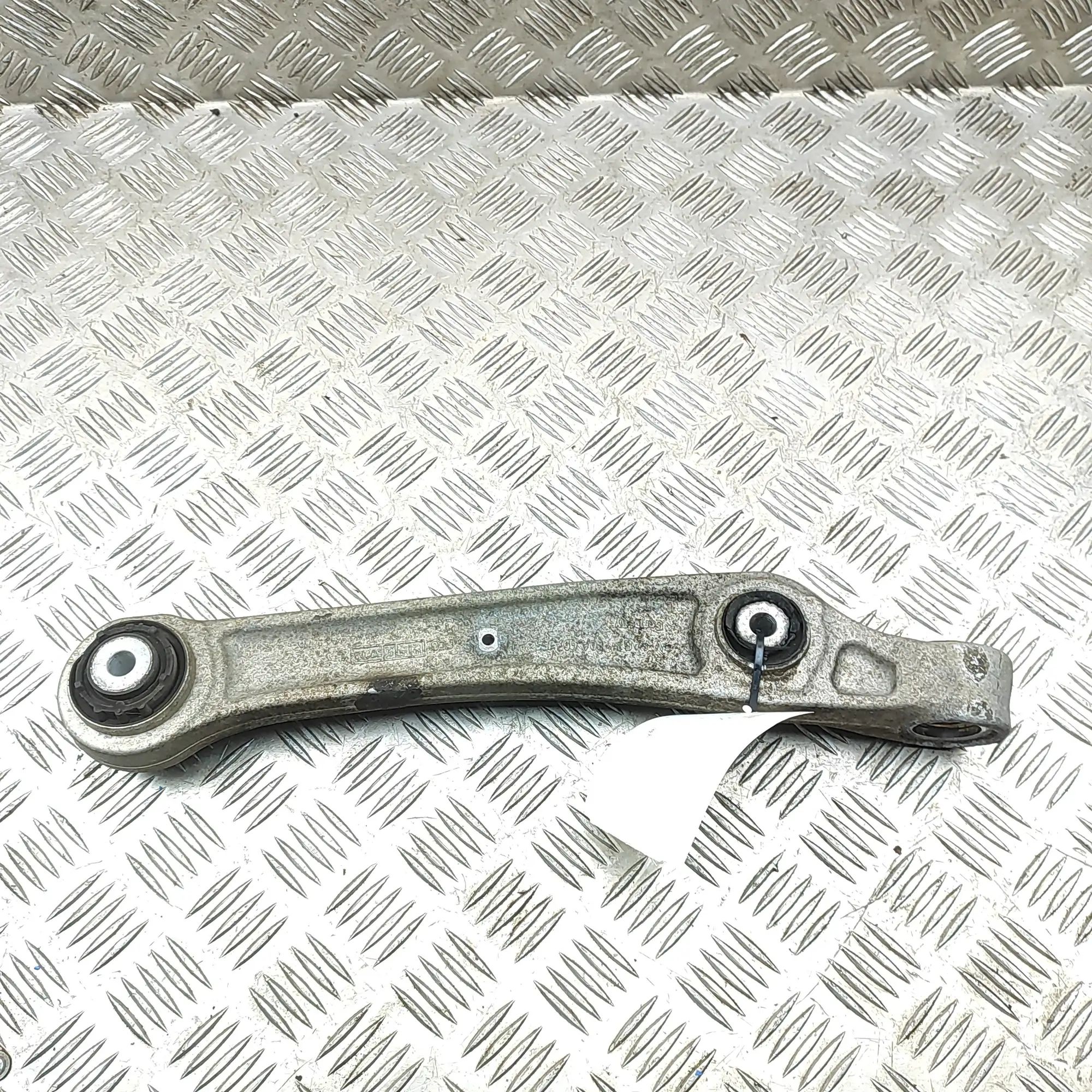 Audi Q5 (8R) Front Left Straight Control Arm Front Left Straight Control Arm — AUDI Q5 (FY) ...