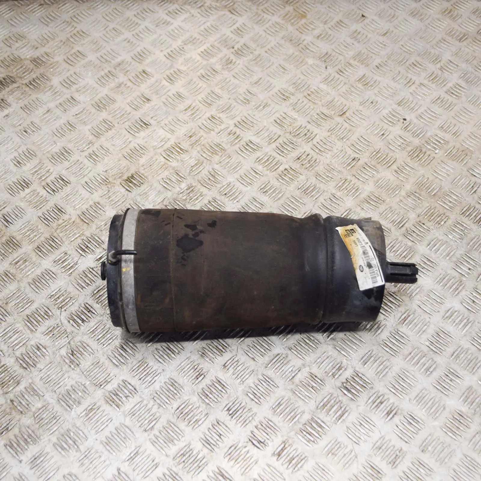 Land Rover Range Rover Sport (L494) Rear Left Air Suspension Spring Bag Rear Left Air Suspension Spring Bag — LAND ROVE...