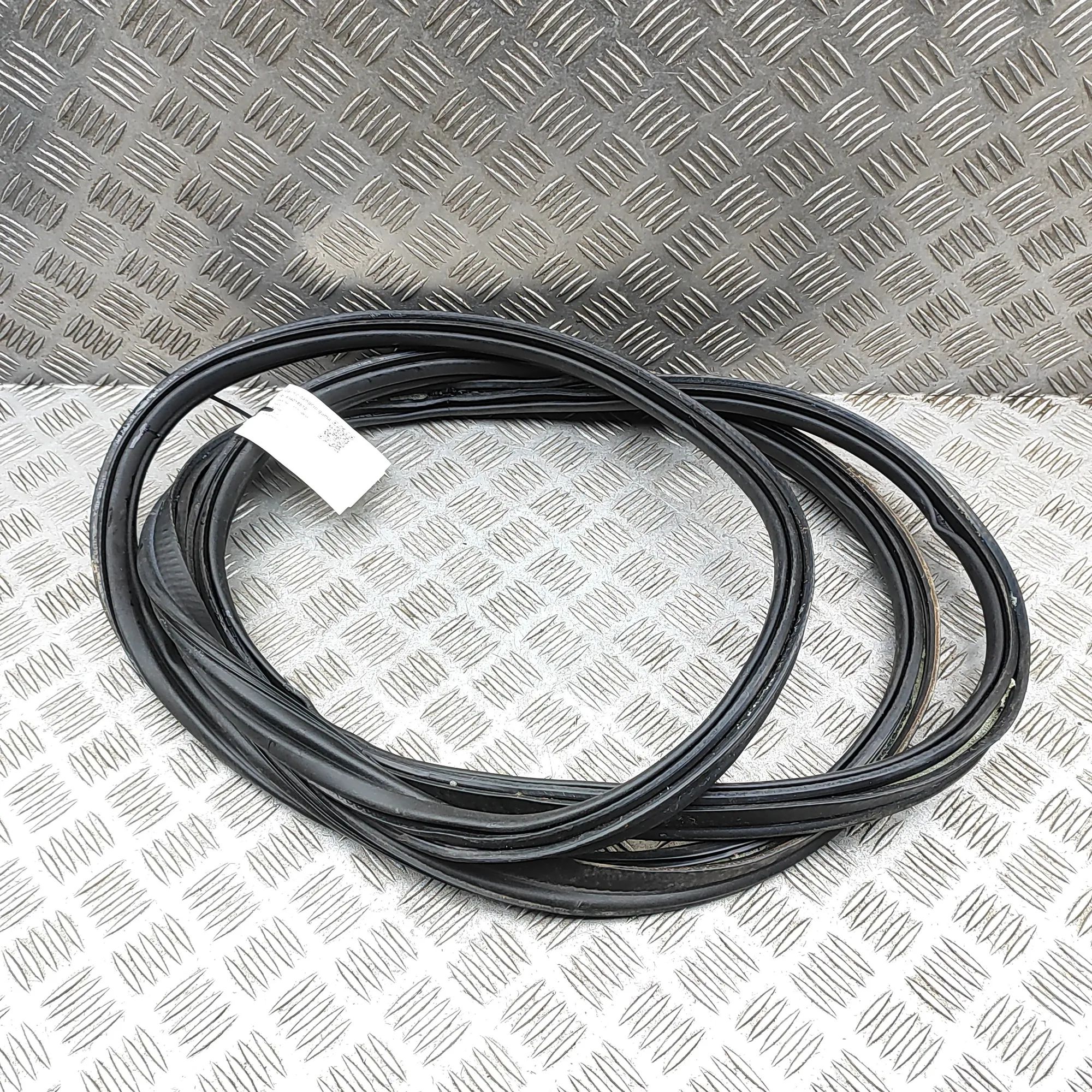 BMW X5 (G05) Tailgate rubber seal Tailgate rubber seal — BMW X5 (G05) (2018-...) ...