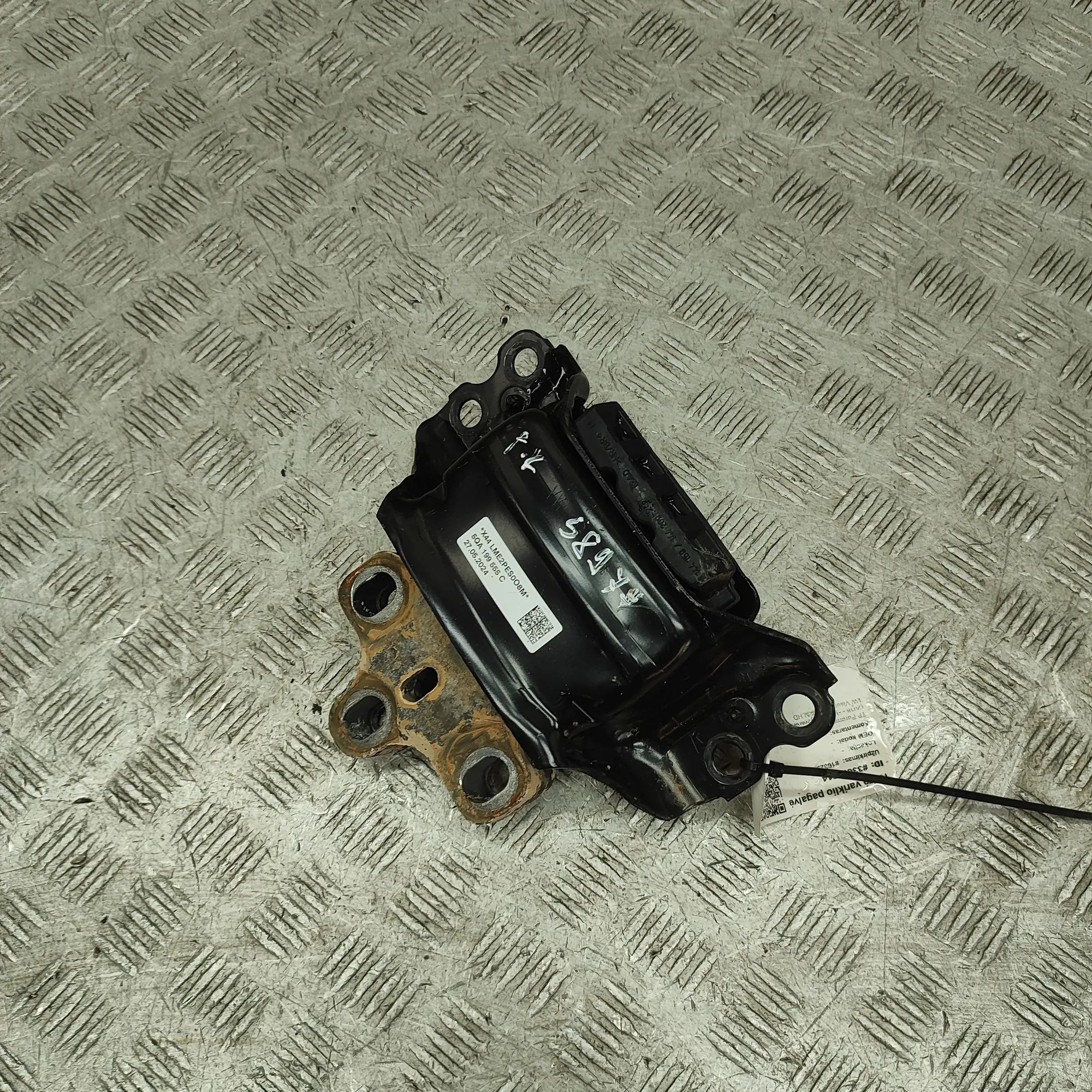 Audi Q3 (F3) Left Side Engine Mount Left Side Engine Mount — AUDI Q3 (F3) (2018-......