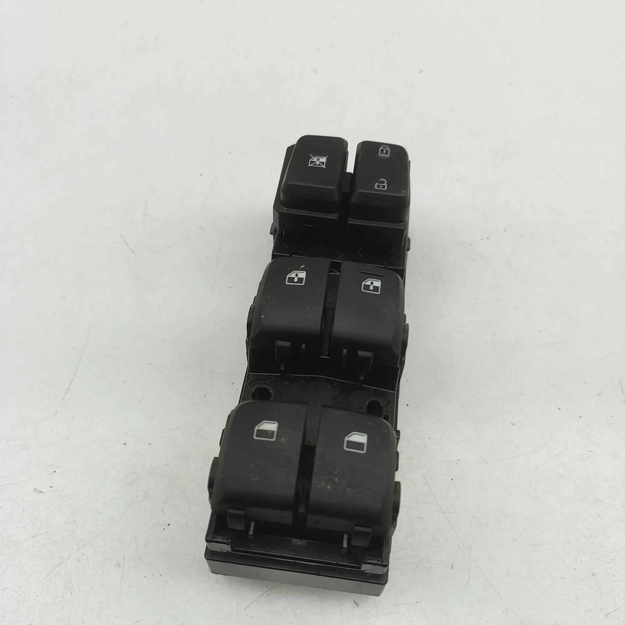 Hyundai Kona Door window switch — front right Door window switch — front right — HYUNDAI KONA...