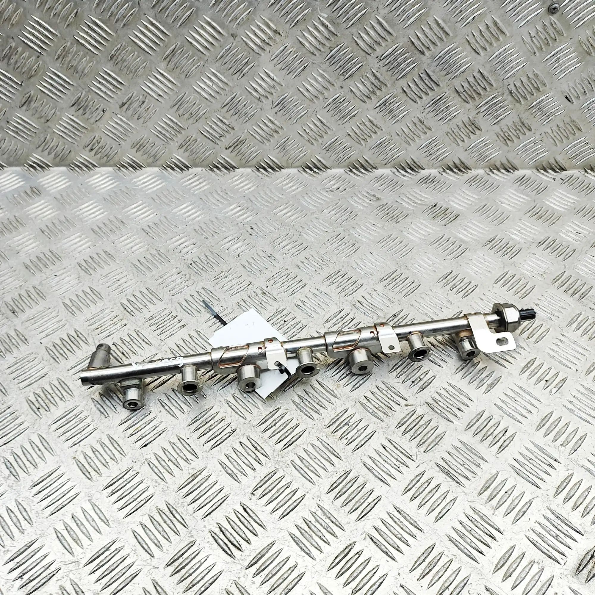 Infiniti Q50 Fuel Rail Fuel rail — INFINITI Q50 (2013-...) — 17521-5CA...