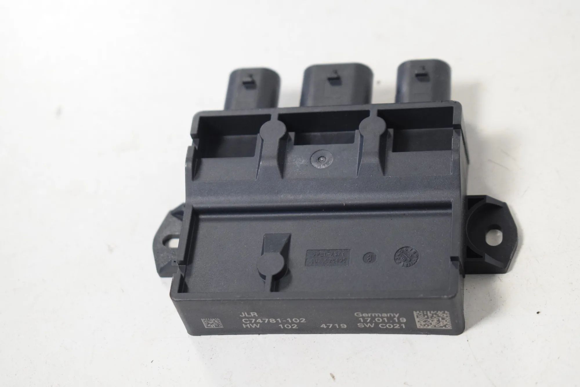 Land Rover Range Rover Velar Tailgate Bootlid Control Unit Tailgate Bootlid Control Unit — LAND ROVER RANG...