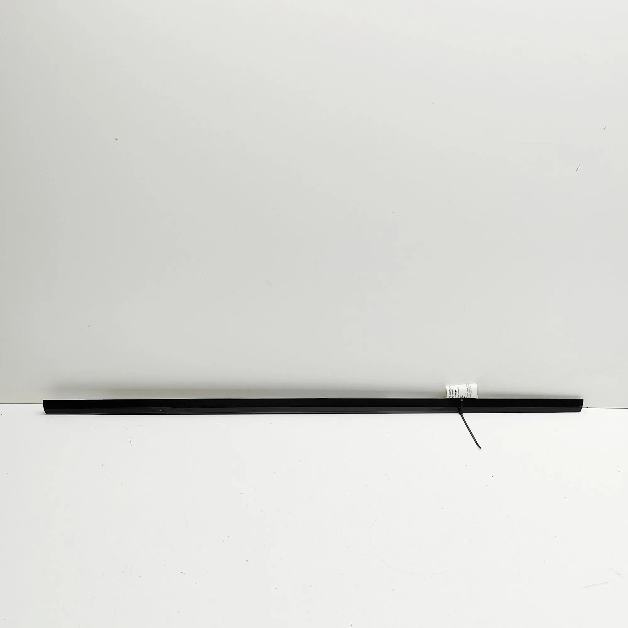 Land Rover Range Rover (L405) Door window strip — rear right Door window strip — rear right — LAND ROVER RAN...