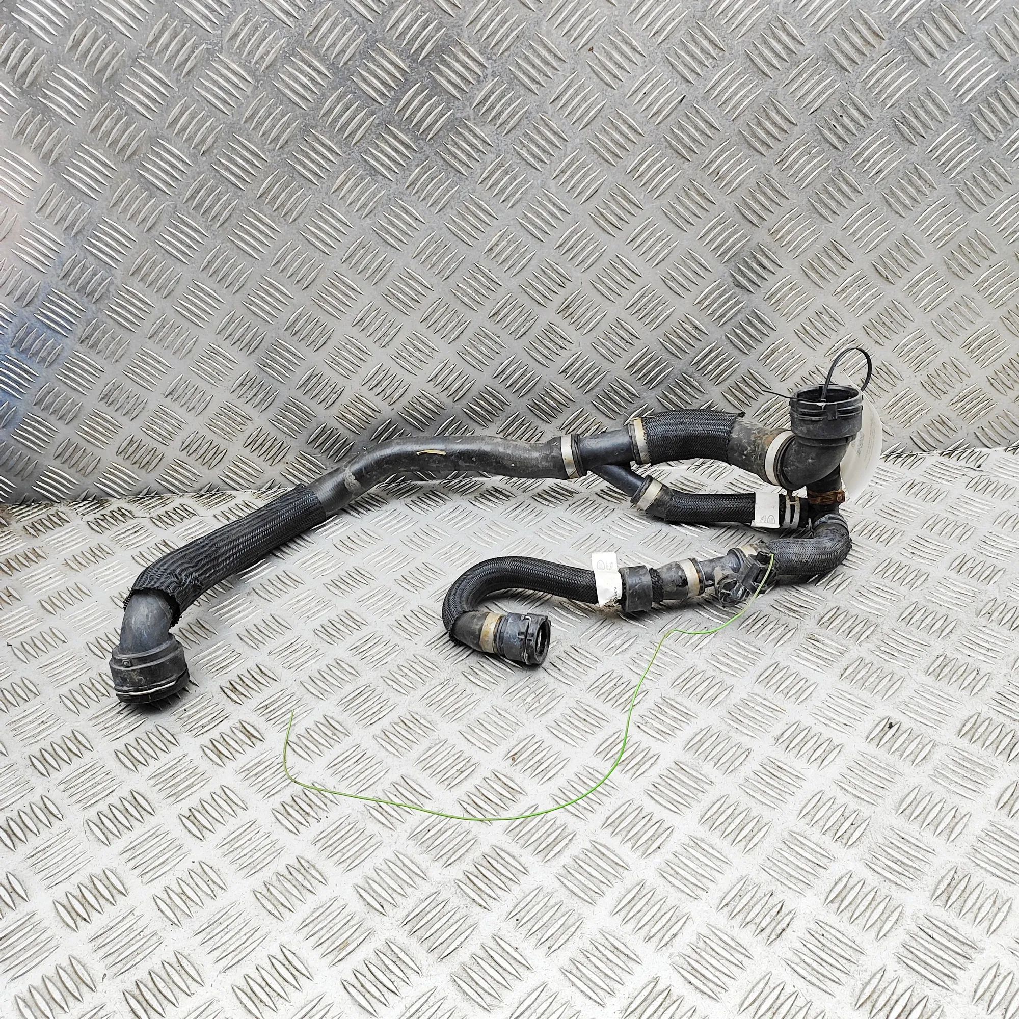 Land Rover Range Rover Evoque Jäähdytysnesteletku Coolant hose — LAND ROVER RANGE ROVER EVOQUE (L...