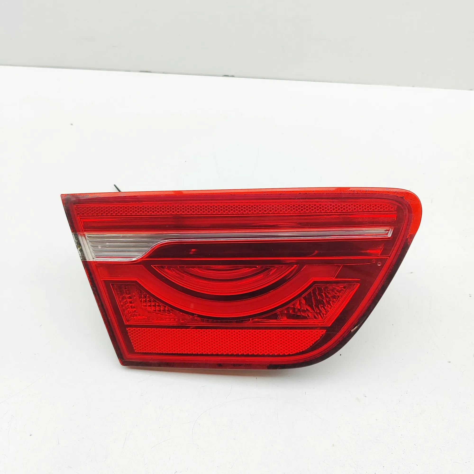 Jaguar XE Left Side Tailgate Tail Light Left Side Tailgate Tail Light — JAGUAR XE (X760...