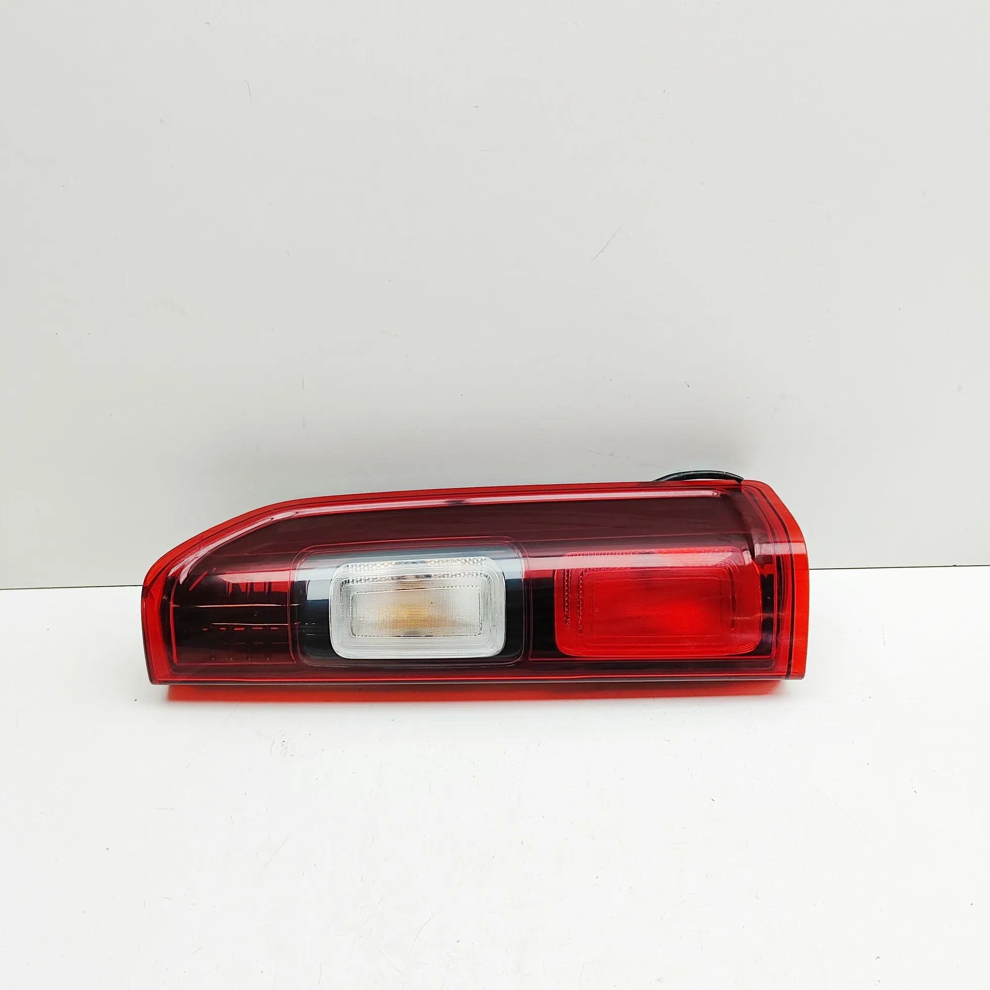Opel Vivaro (B) Rear Right Tail Light Rear Right Tail Light — OPEL VIVARO (Combi) (20...