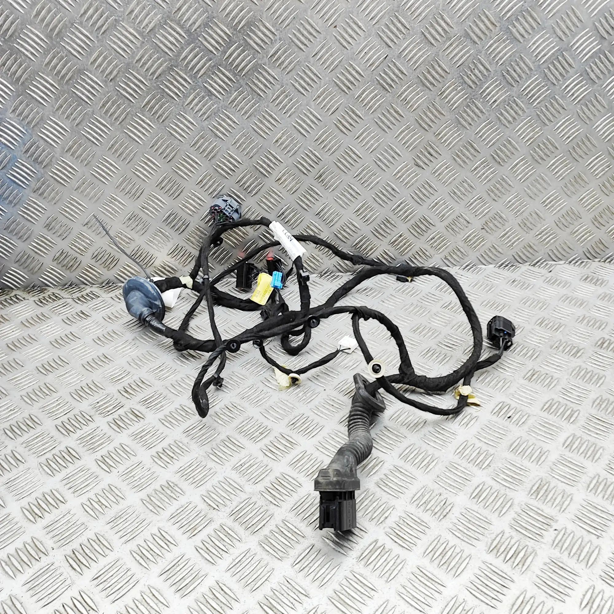 Land Rover Range Rover Evoque Door wiring — rear right Door wiring — rear right — LAND ROVER RANGE ROV...