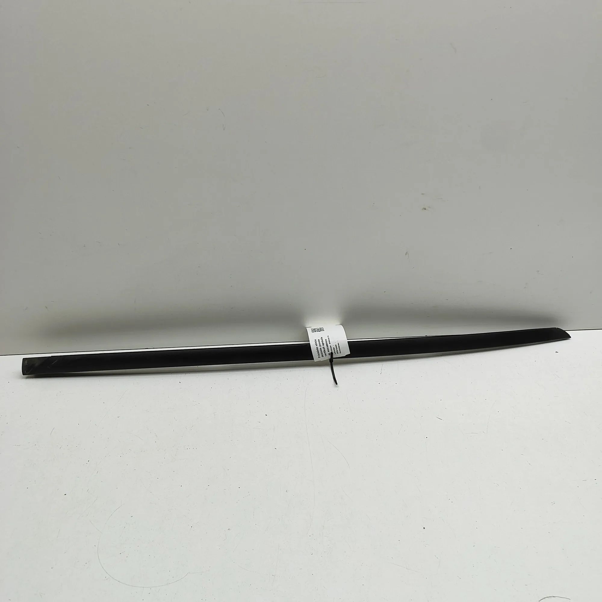 Kia Sportage Windshield Right Vertical Trim Windshield Right Vertical Trim — KIA SPORTAGE (...