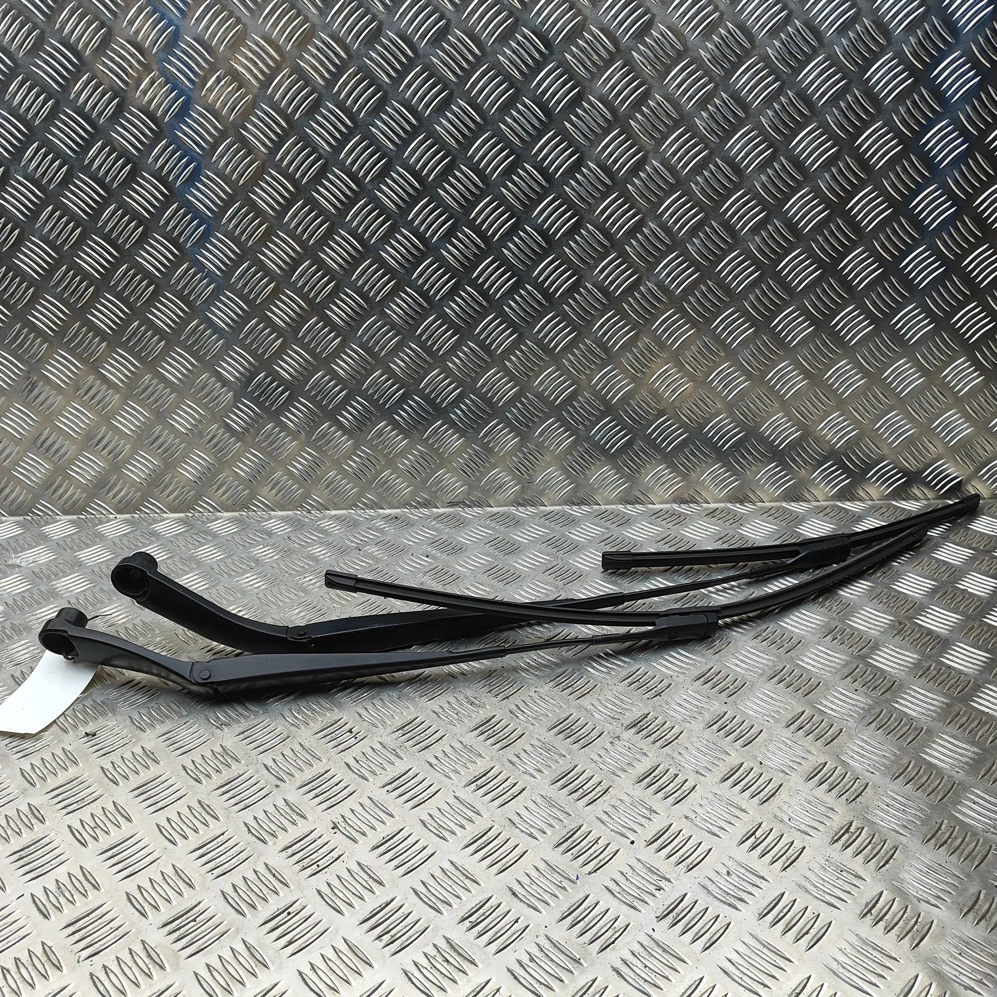 Kia Sportage Front Wiper Arms Front Wiper Arms — KIA SPORTAGE (V NQ5) (2021-....
