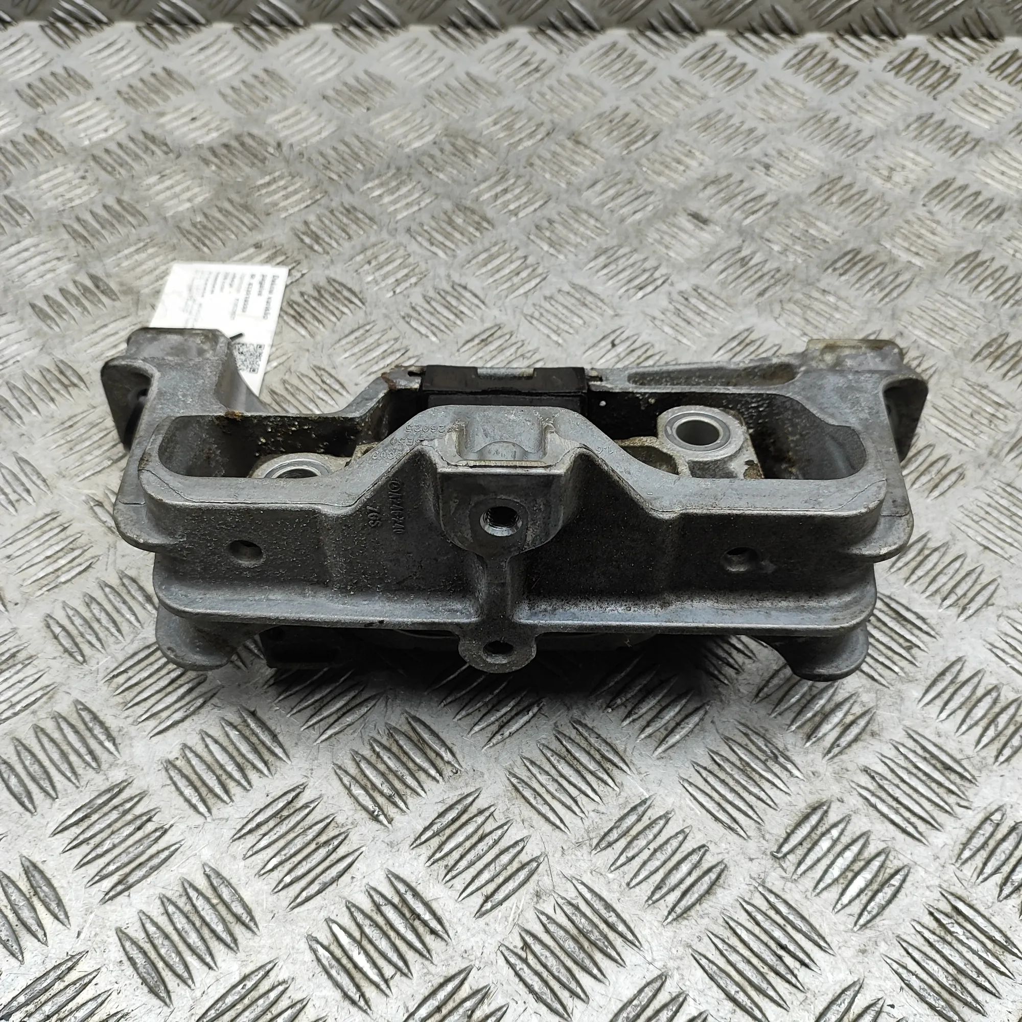 Mercedes-Benz GLA (X156) Right Side Engine Mount Right Side Engine Mount — MERCEDES BENZ GLA (X1...