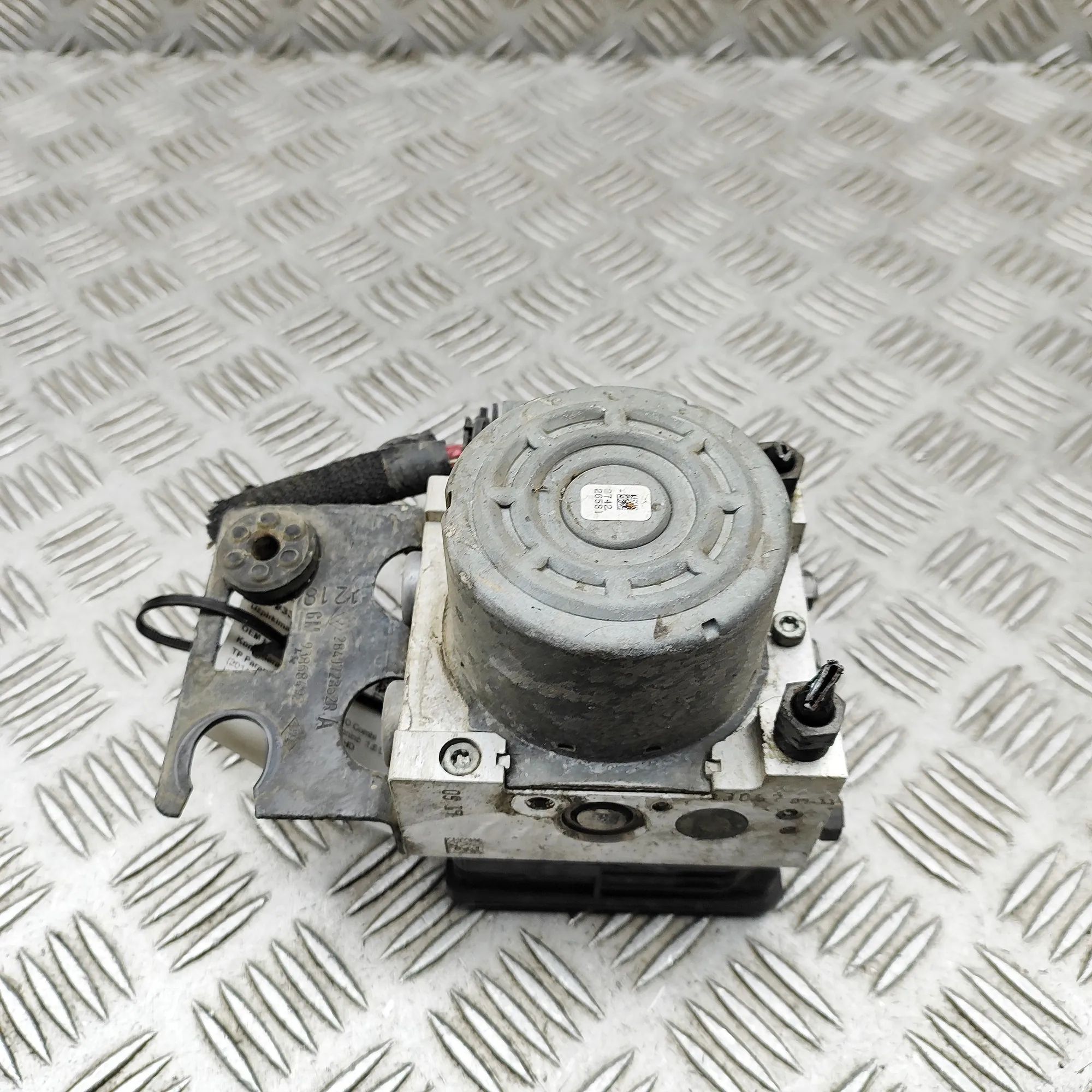 Opel Vivaro (B) ABS hydraulic pump ABS Pump — OPEL VIVARO (Combi) (2014-...) — 934...