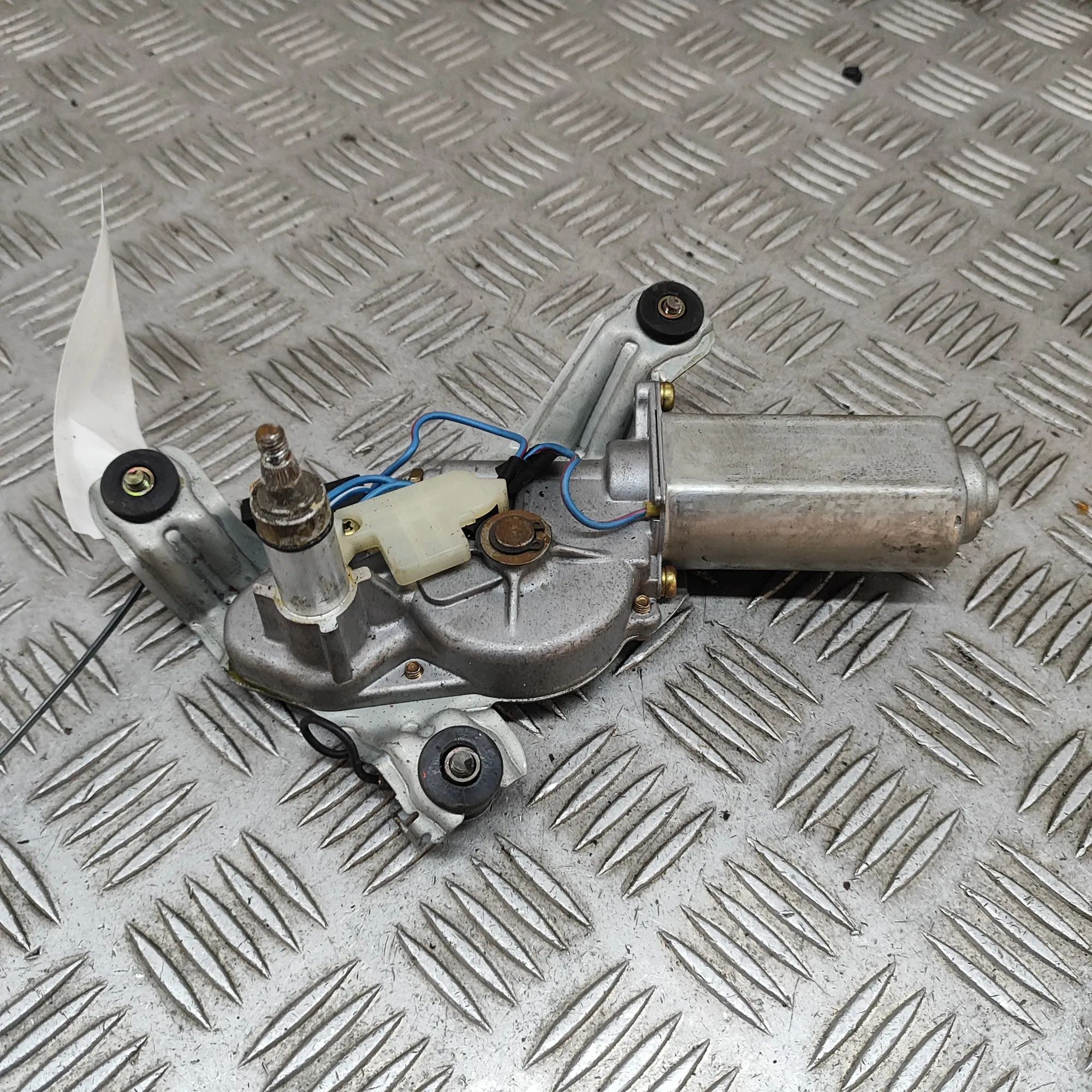 Mitsubishi 3000 GT Tailgate wiper motor Tailgate wiper motor — MITSUBISHI 3000 (GT Coup...