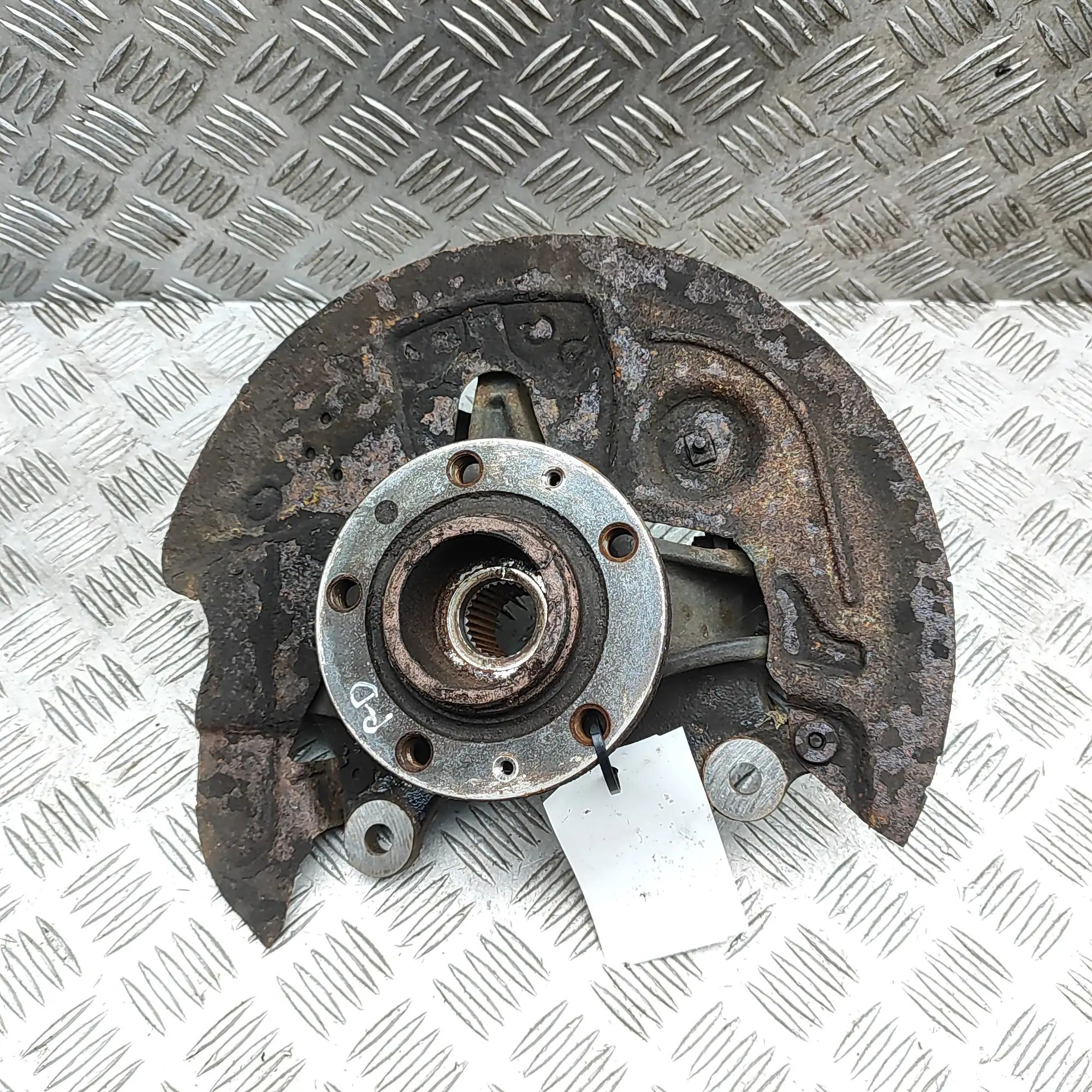 Peugeot 508 Front Right Wheel Hub Front Right Wheel Hub — PEUGEOT 508 (SW II) (20...