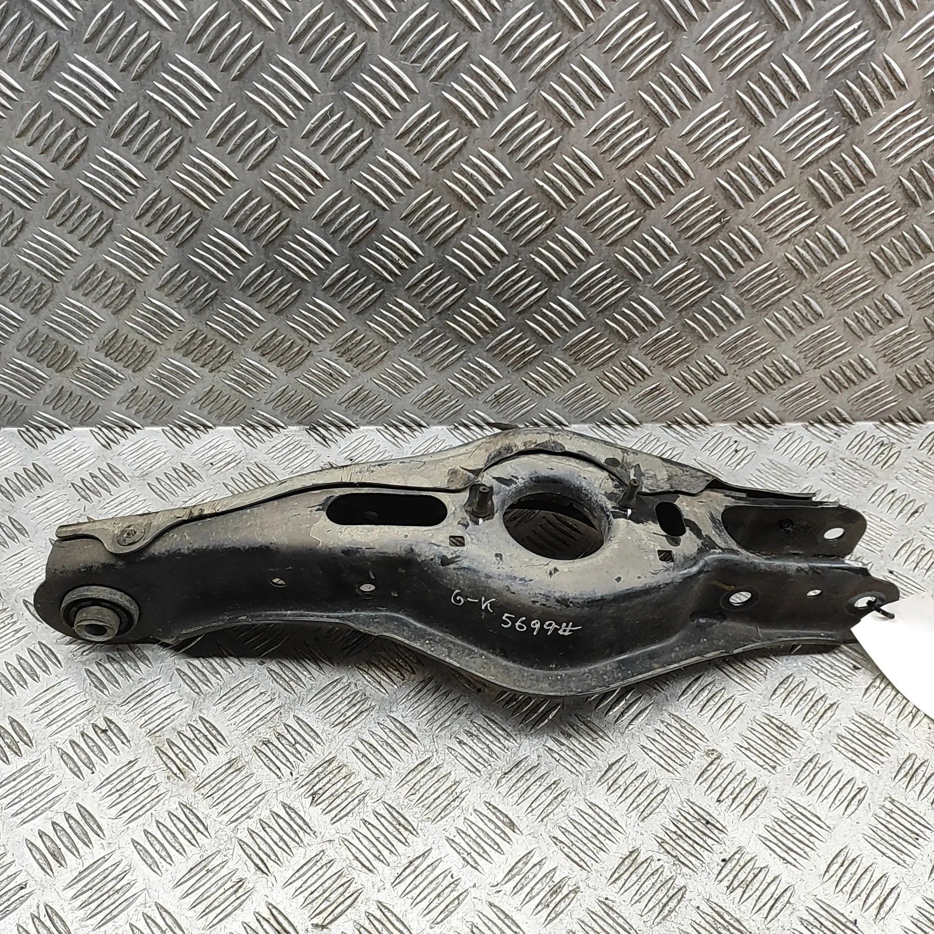 Kia Sportage Rear Left Lower Control Arm Rear Left Lower Control Arm — KIA SPORTAGE (V N...