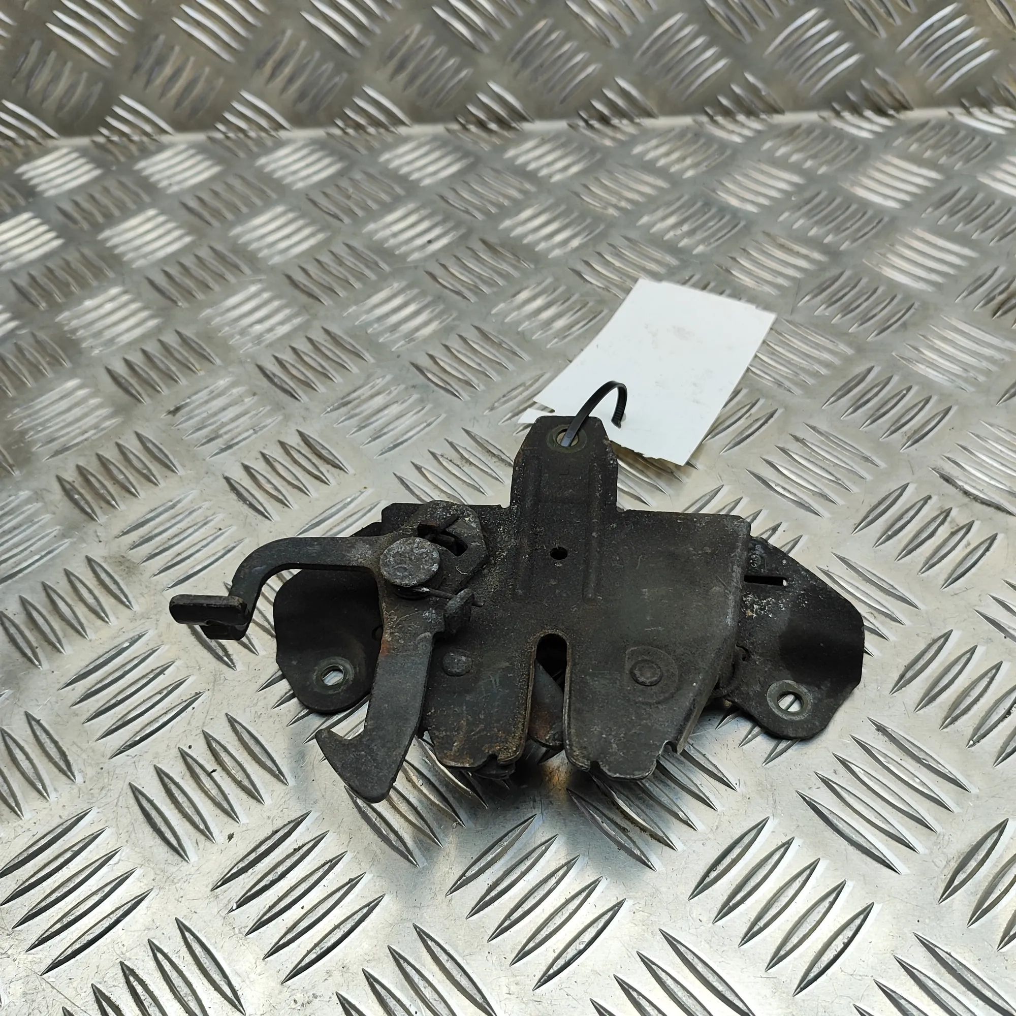 Mitsubishi Colt bonnet lock Bonnet lock — MITSUBISHI L (200 K7_T, K6_T) (19...