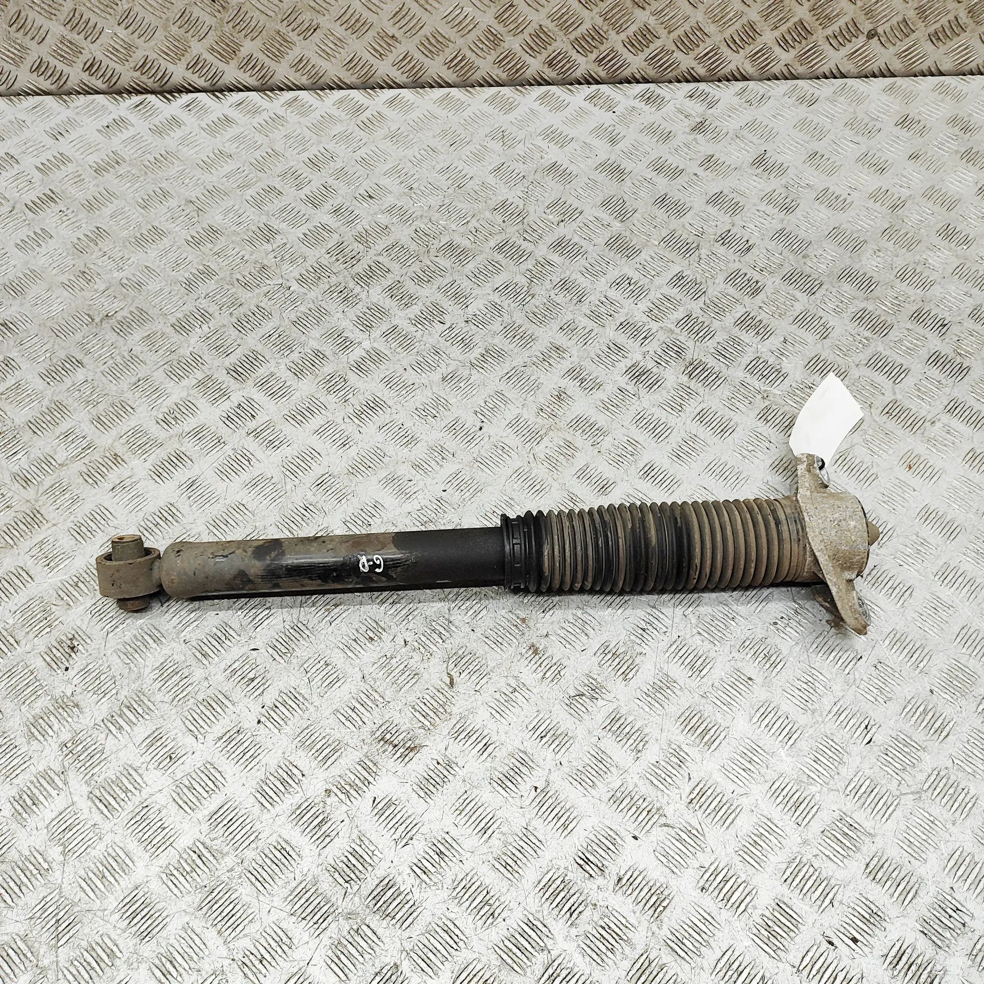 Kia Sportage Shock absorber — rear right Shock absorber — rear right — KIA SPORTAGE (V N...