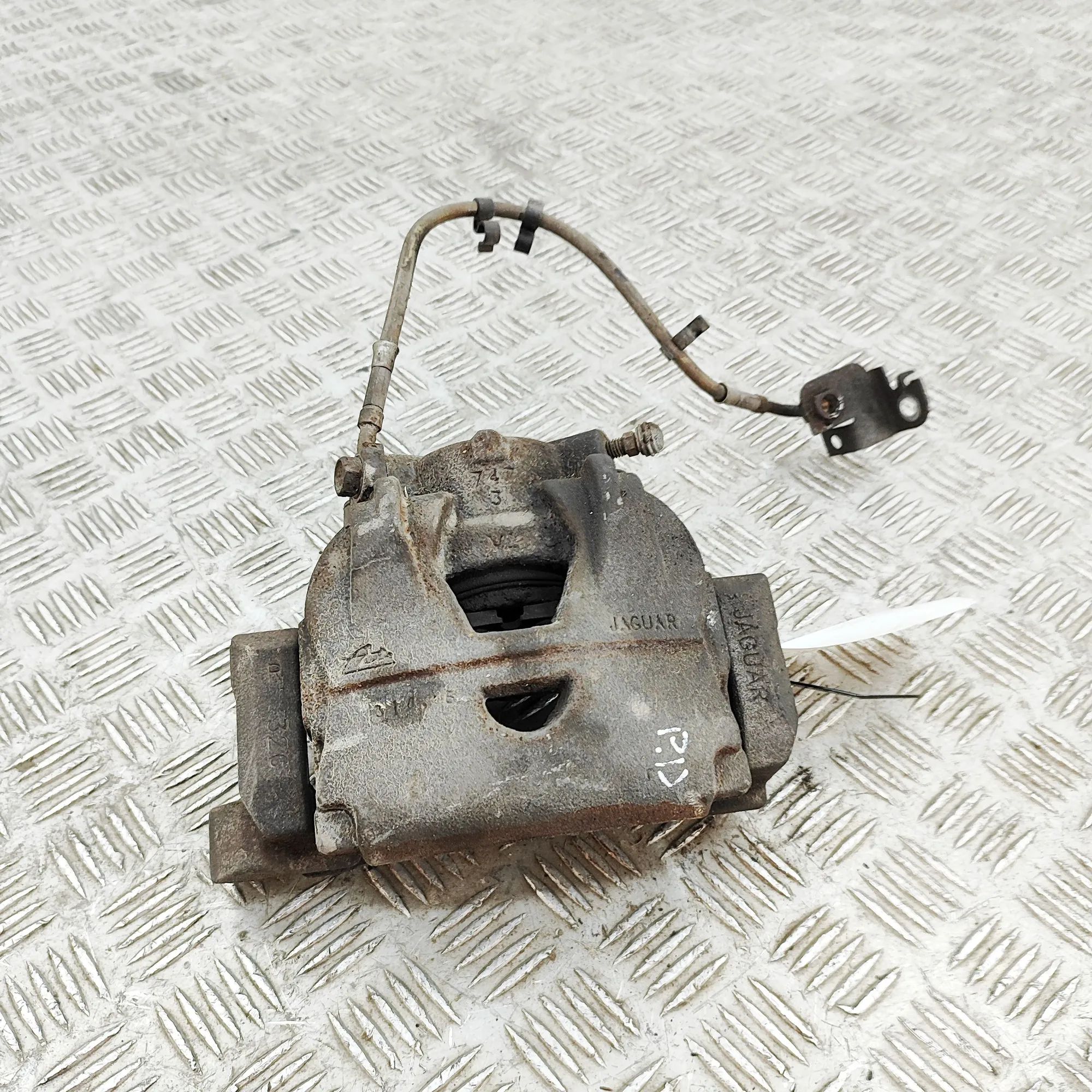 Jaguar XK Brake caliper — front right Brake caliper — front right — JAGUAR XK (Coupe ...