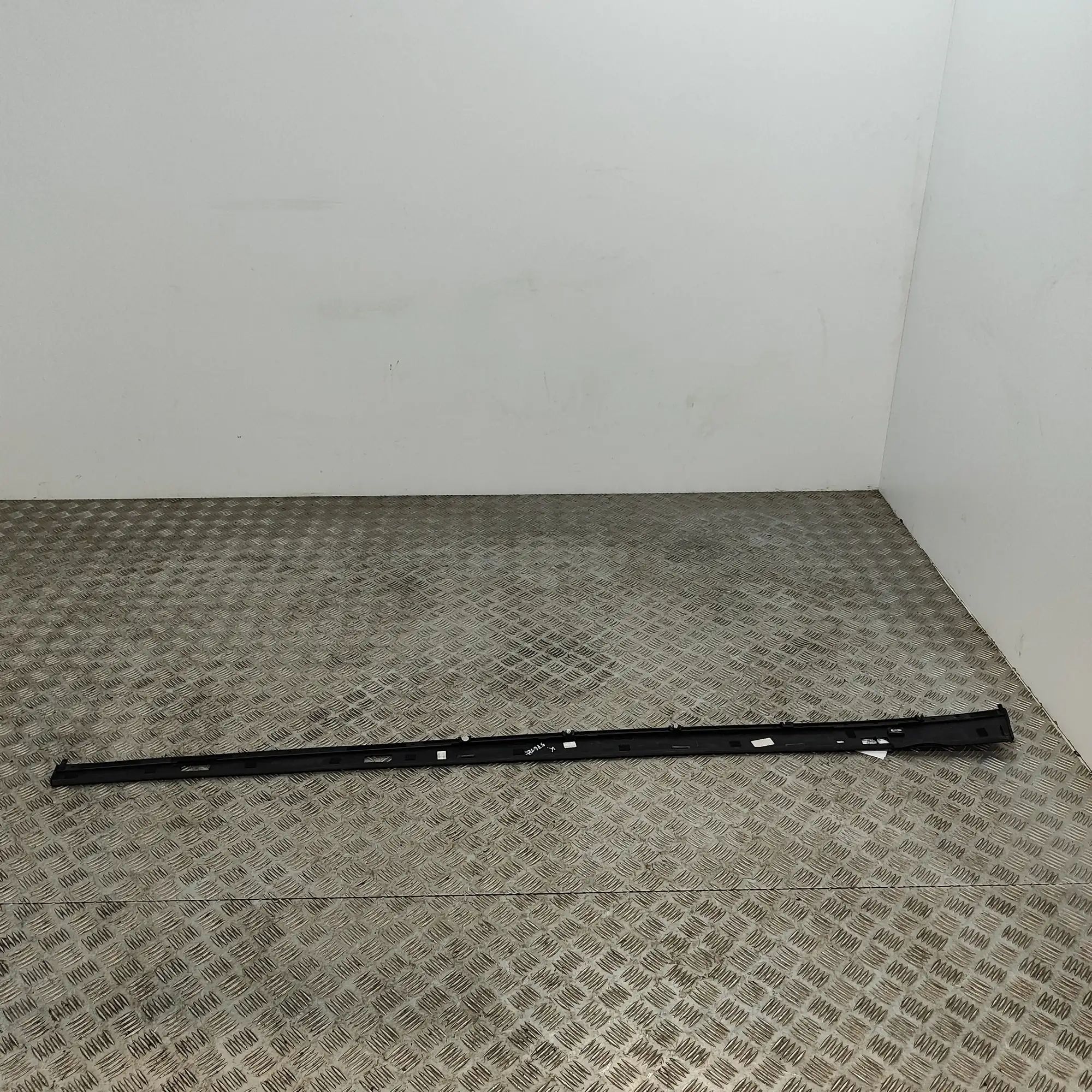 Kia Sportage Left Side Roof Strip Trim Left Side Roof Strip Trim — KIA SPORTAGE (V NQ5...