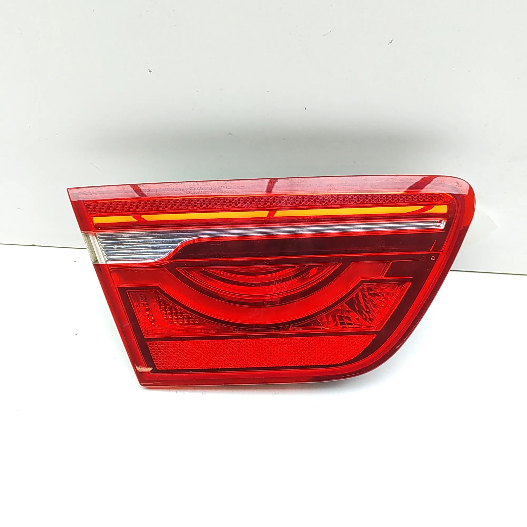 Jaguar XE Left Side Tailgate Tail Light Left Side Tailgate Tail Light — JAGUAR XE (X760...