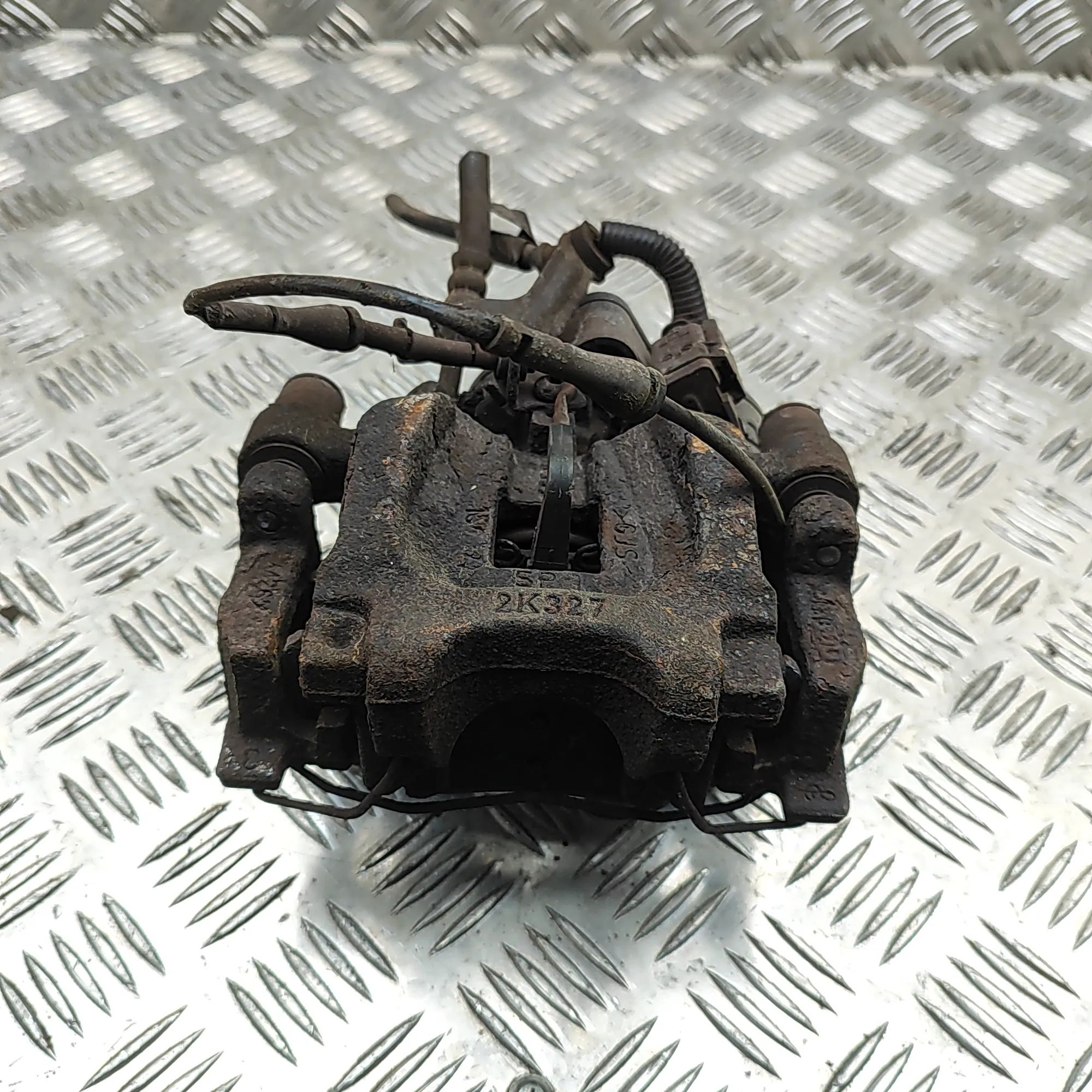 Land Rover Discovery Sport Brake caliper — rear right Brake caliper — rear right — LAND ROVER DISCOVE...