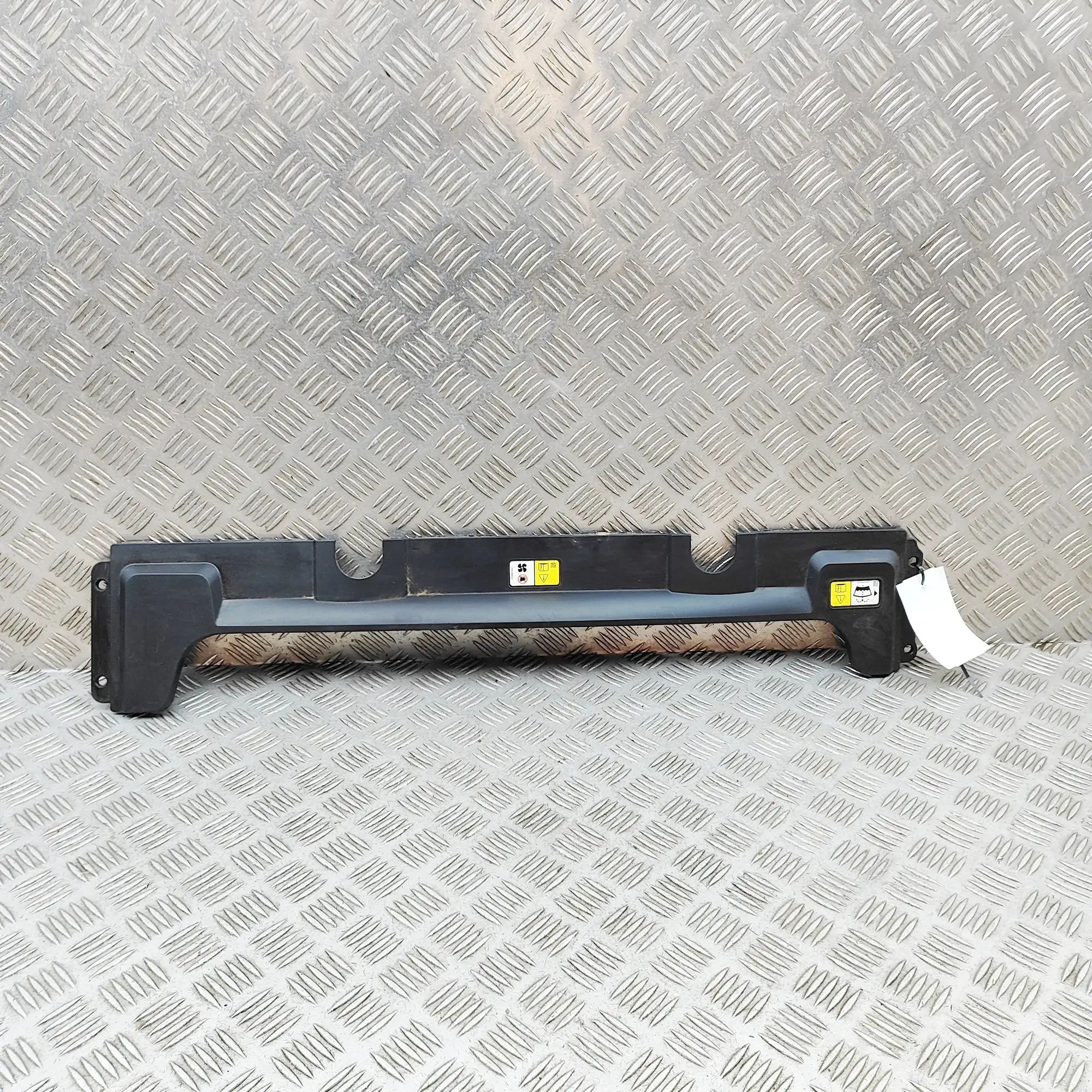 Land Rover Range Rover (L405) Slam Panel Frame Plastic Trim Slam Panel Frame Plastic Trim — LAND ROVER RANG...