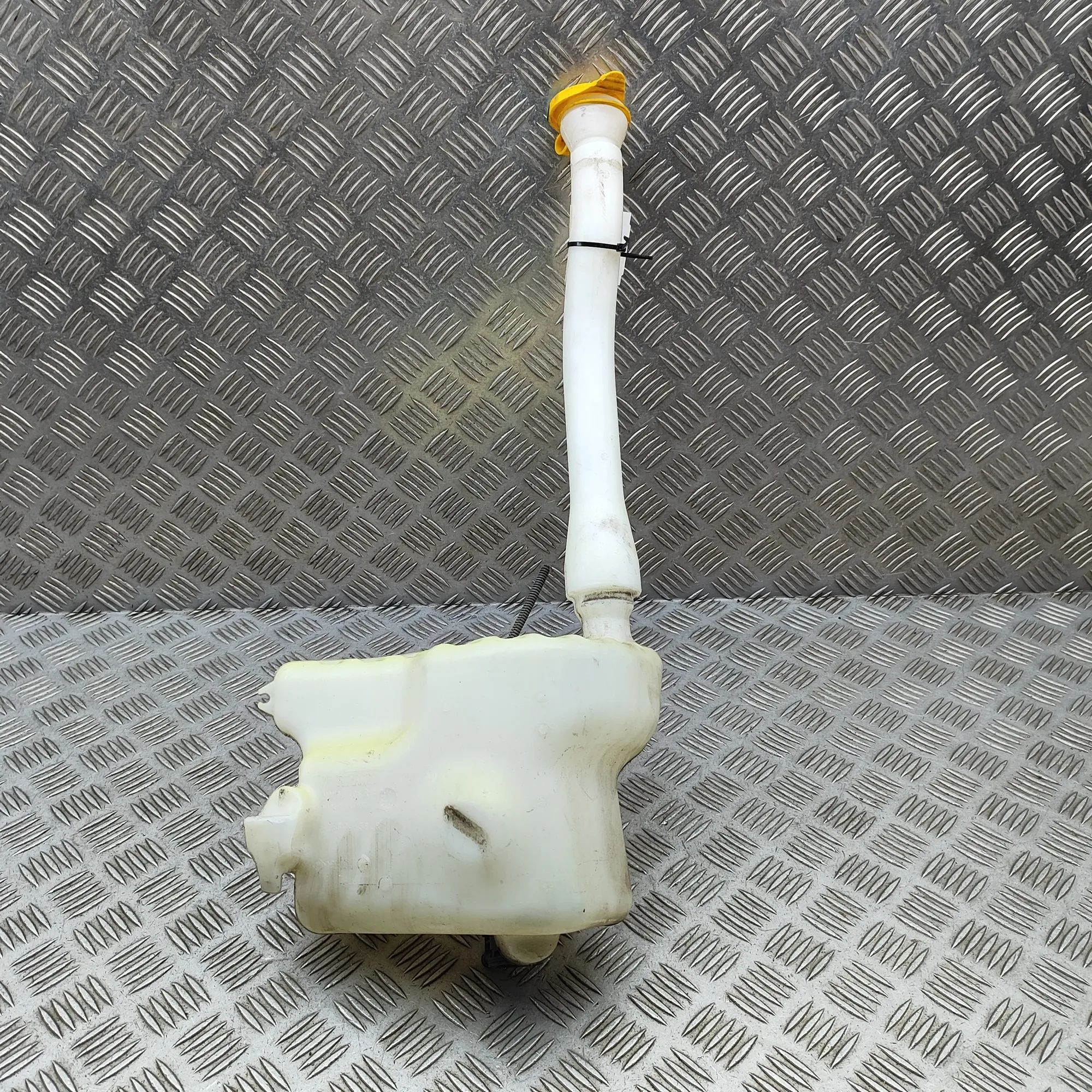 Renault Master Window Washer Tank Window Washer Tank — RENAULT MASTER (III Van FV...