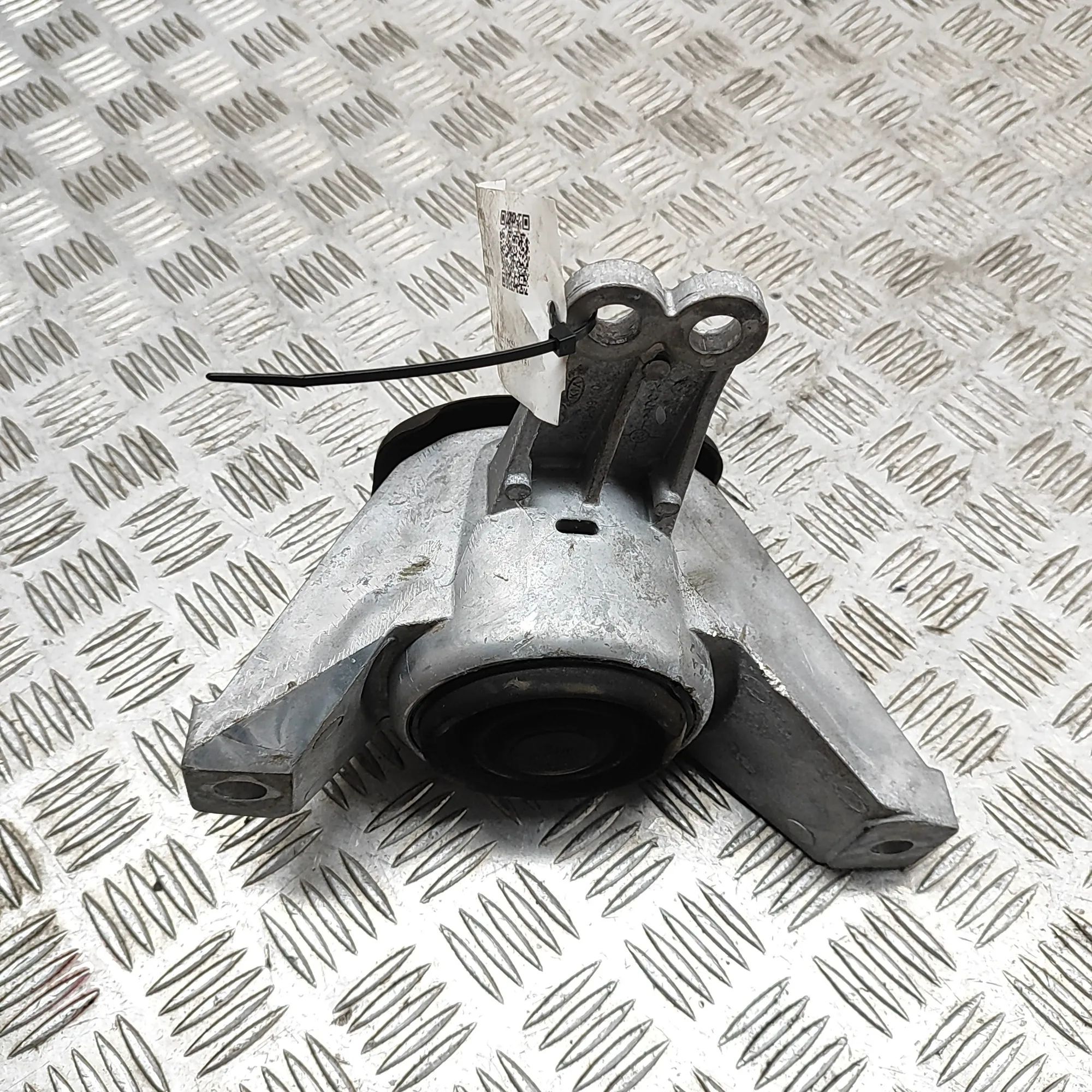 Kia Sportage Right Side Engine Mount Right Side Engine Mount — KIA SPORTAGE (V NQ5) ...