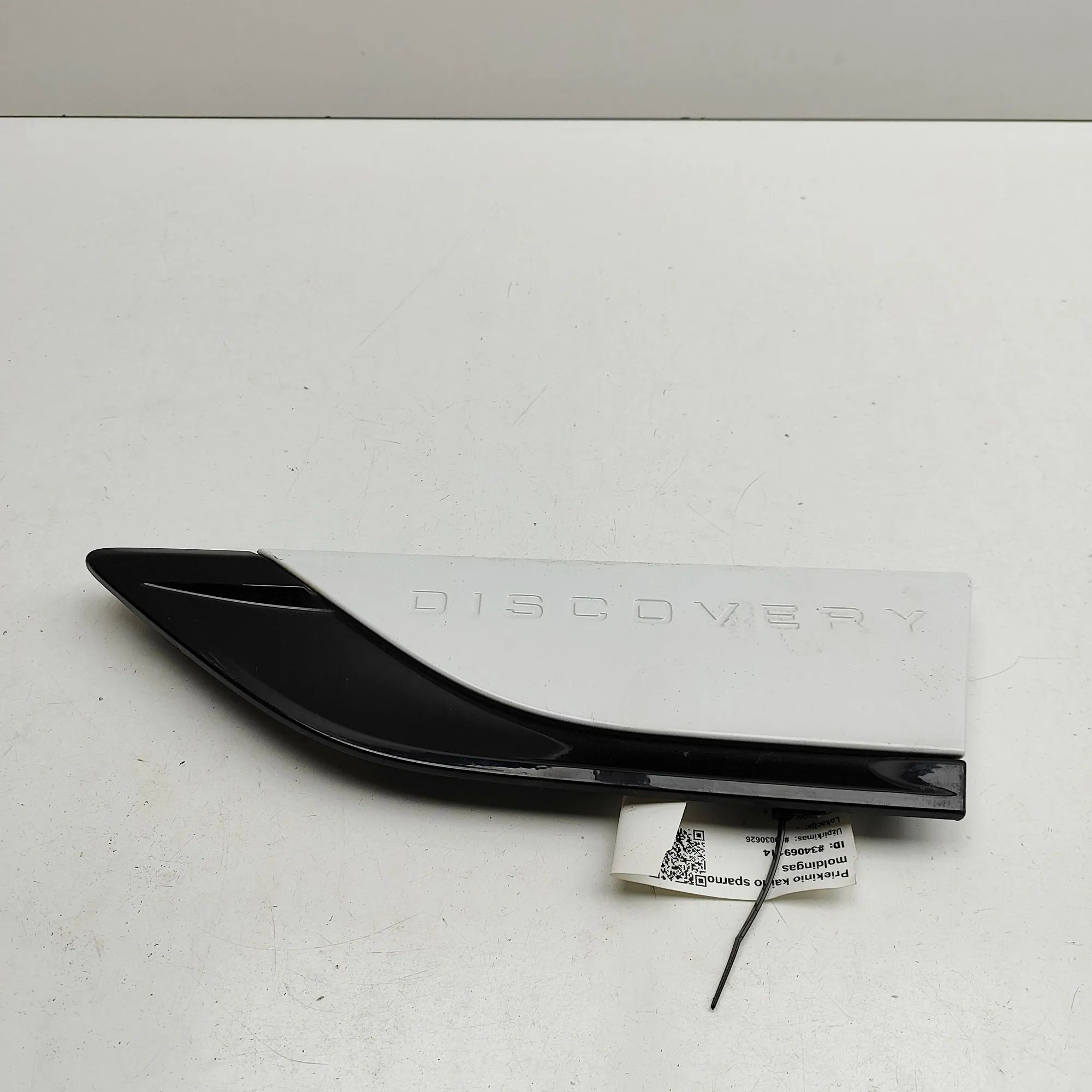 Land Rover Discovery Fender moulding — front left Fender moulding — front left — LAND ROVER DISCO...