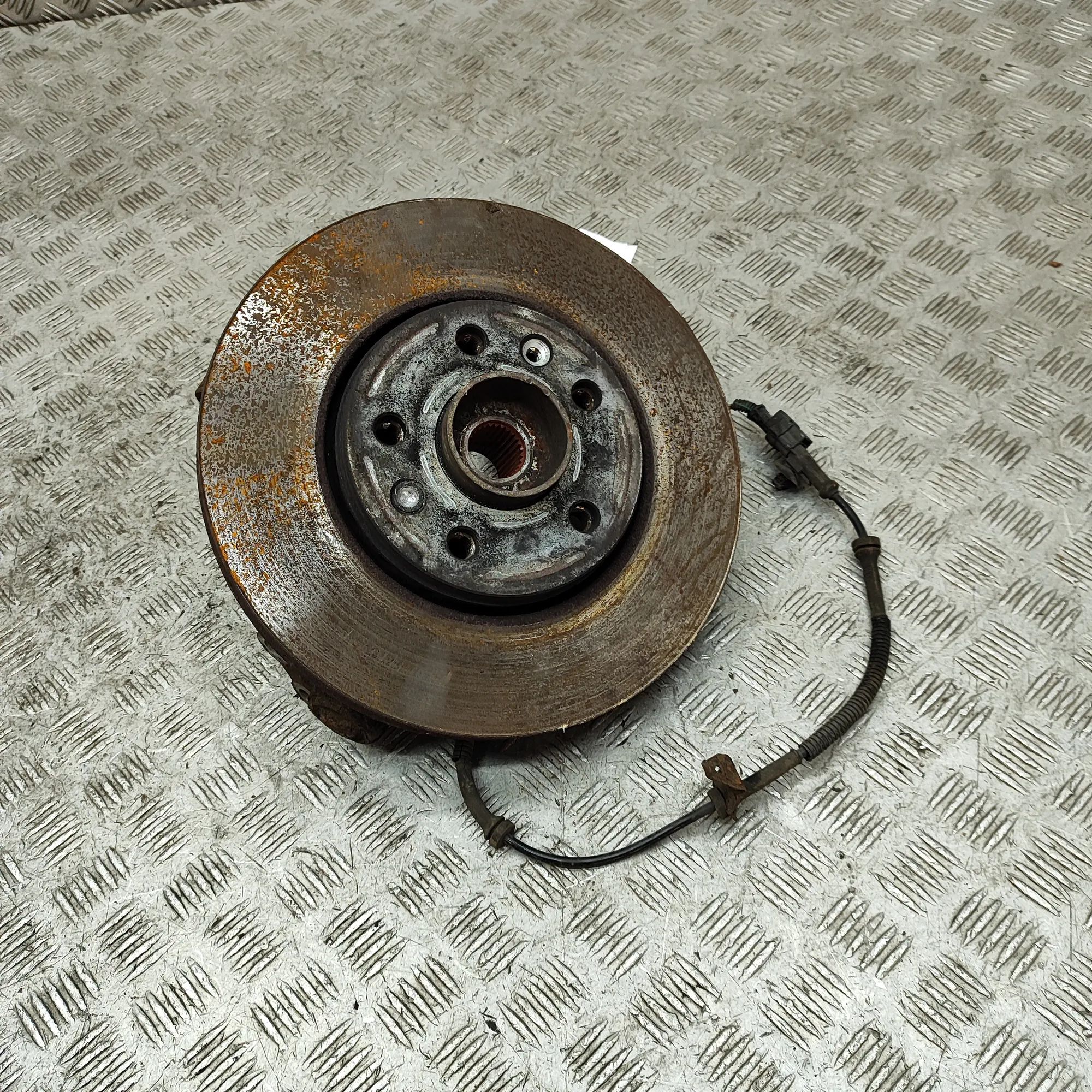 Opel Vivaro (B) Front Right Wheel Hub Front Right Wheel Hub — OPEL VIVARO (Van) (2014...
