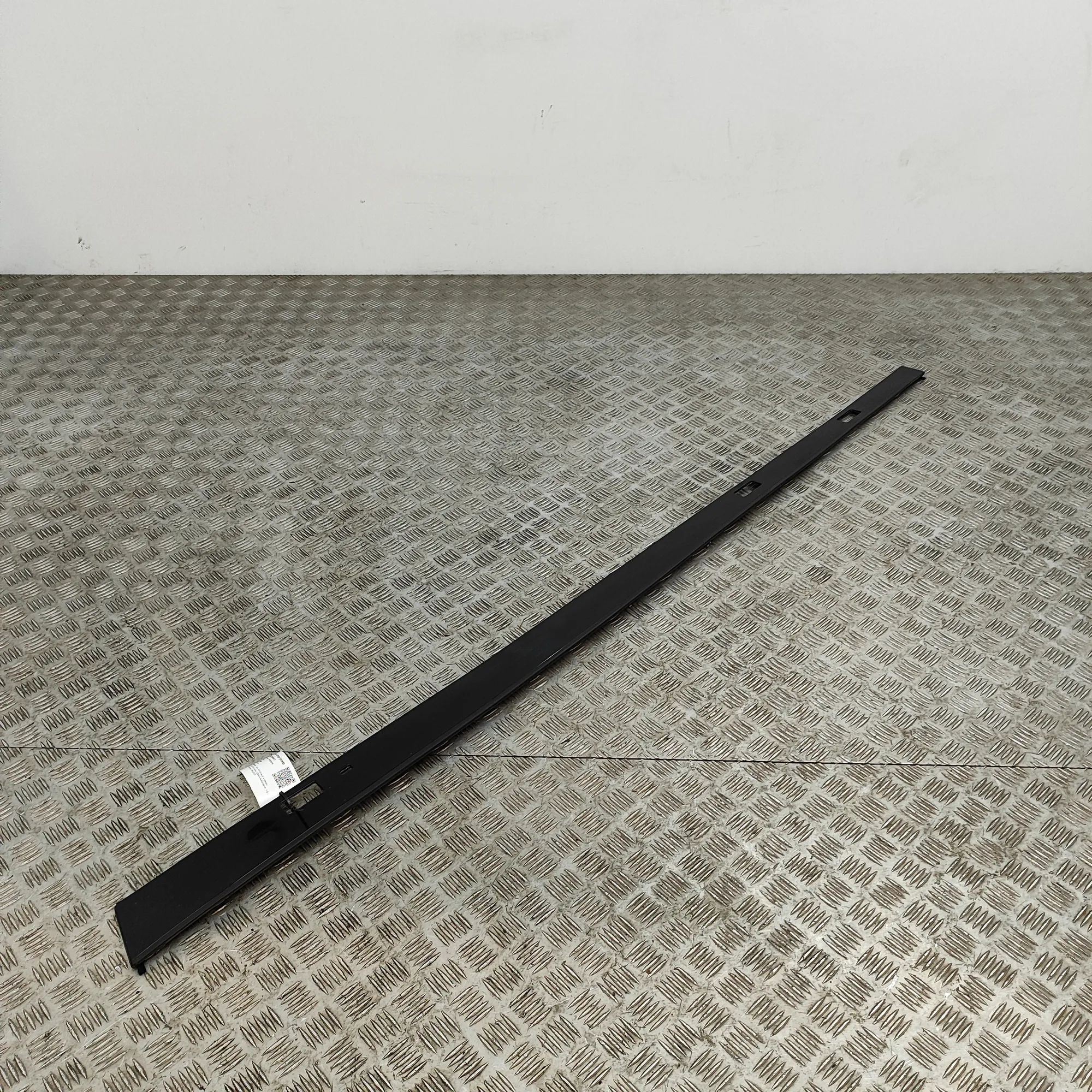 Kia Sportage Right Side Roof Strip Trim Right Side Roof Strip Trim — KIA SPORTAGE (V NQ...