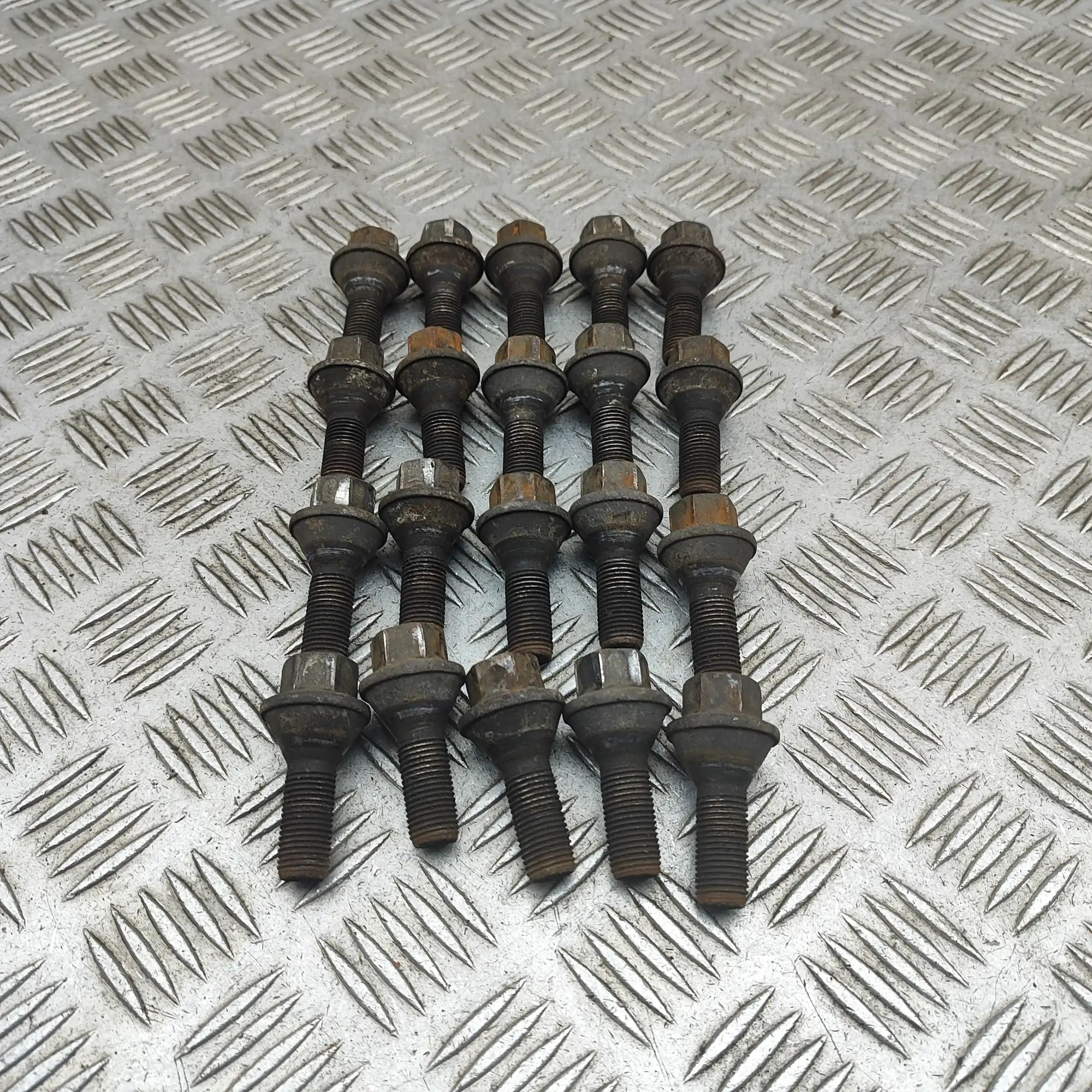 Renault Master Wheel Screws Kit Wheel Screws Kit — RENAULT MASTER (III Van FV) ...