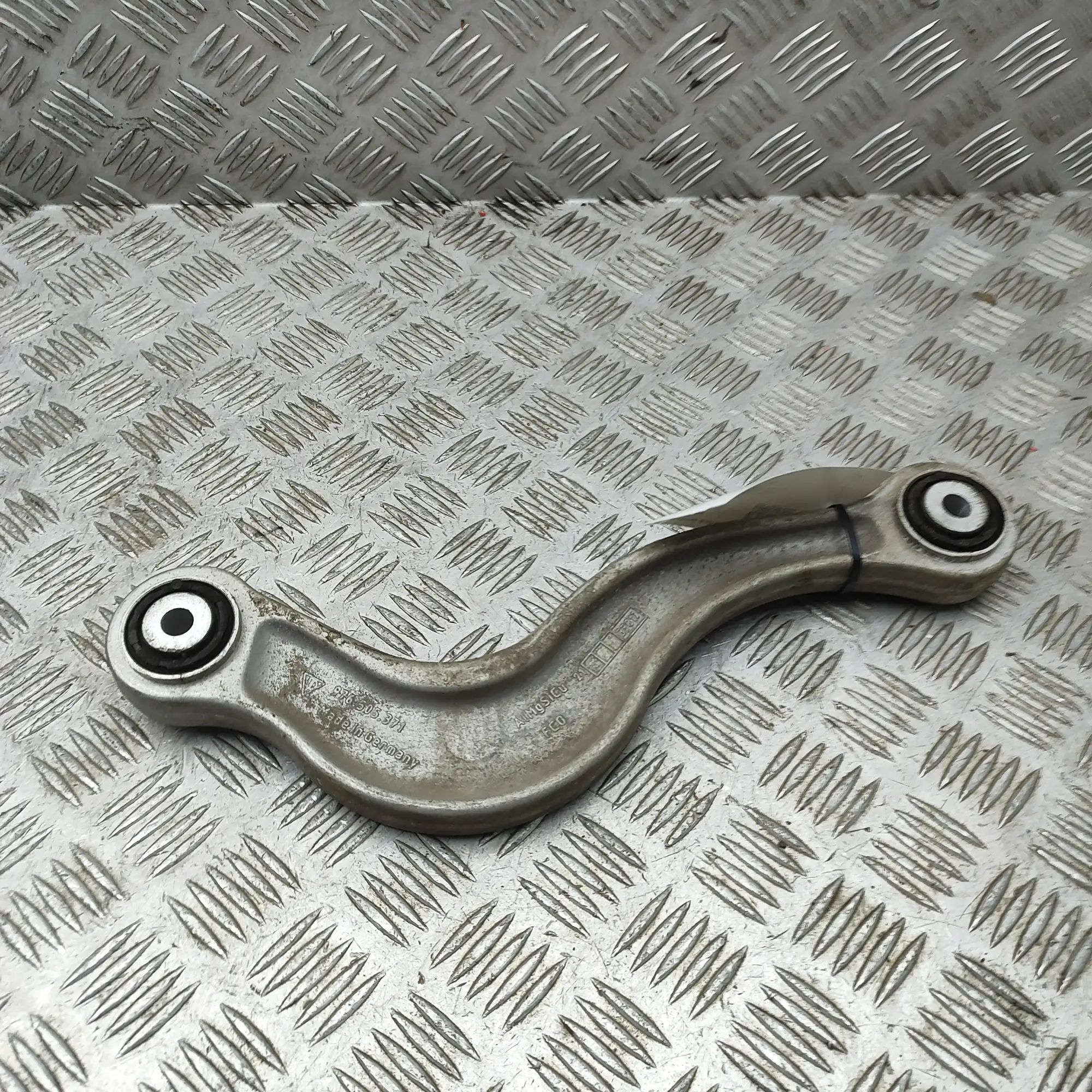 Porsche Taycan Control arm — rear right Control arm — rear right — PORSCHE TAYCAN (2019...