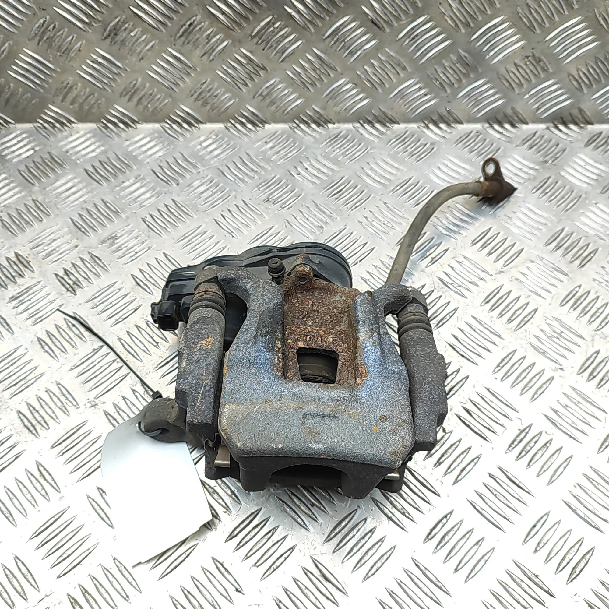 Mitsubishi Outlander Brake caliper — rear left Brake caliper — rear left — MITSUBISHI OUTLANDE...