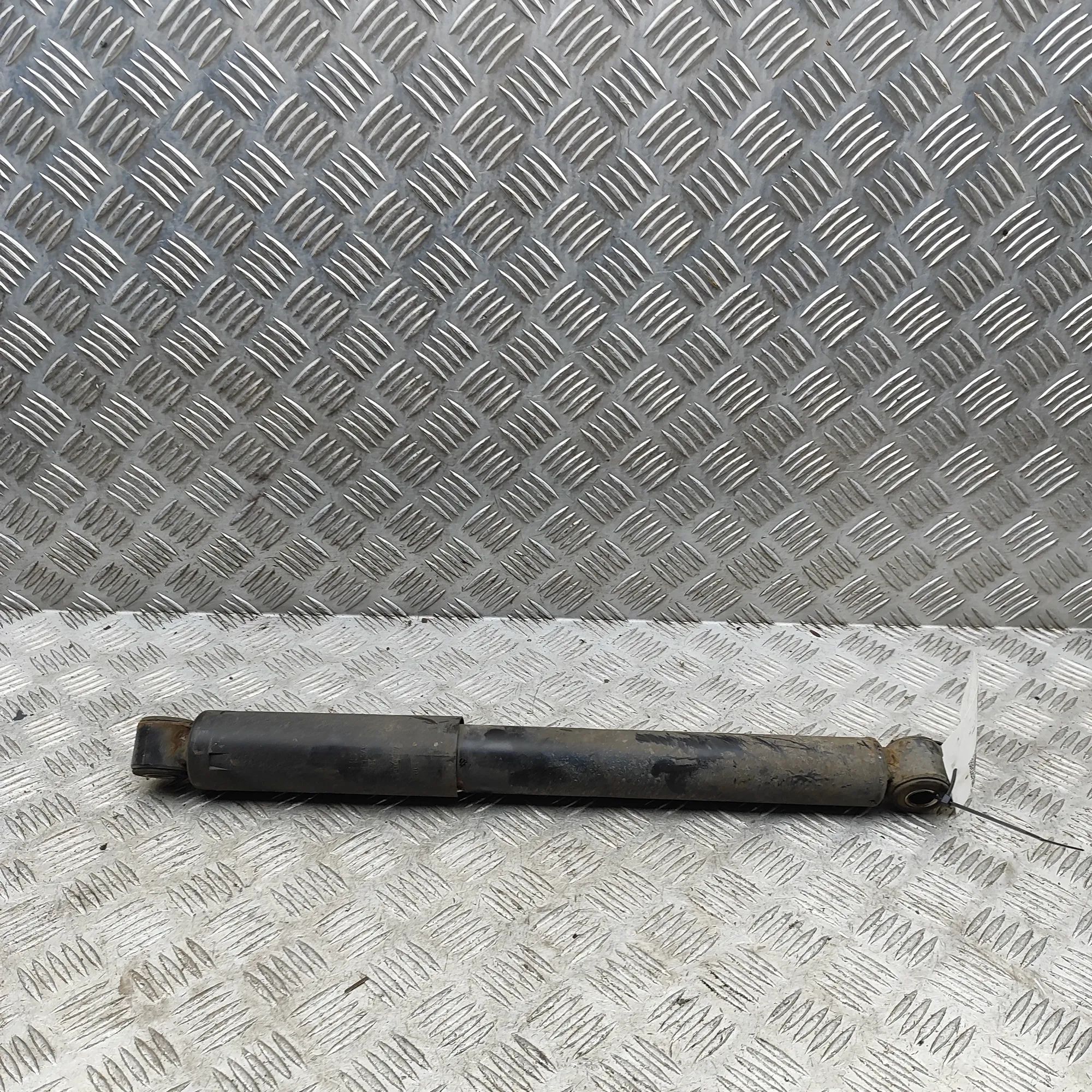 Iveco Daily Shock absorber — rear right Shock absorber — rear right — IVECO DAILY (VI F...