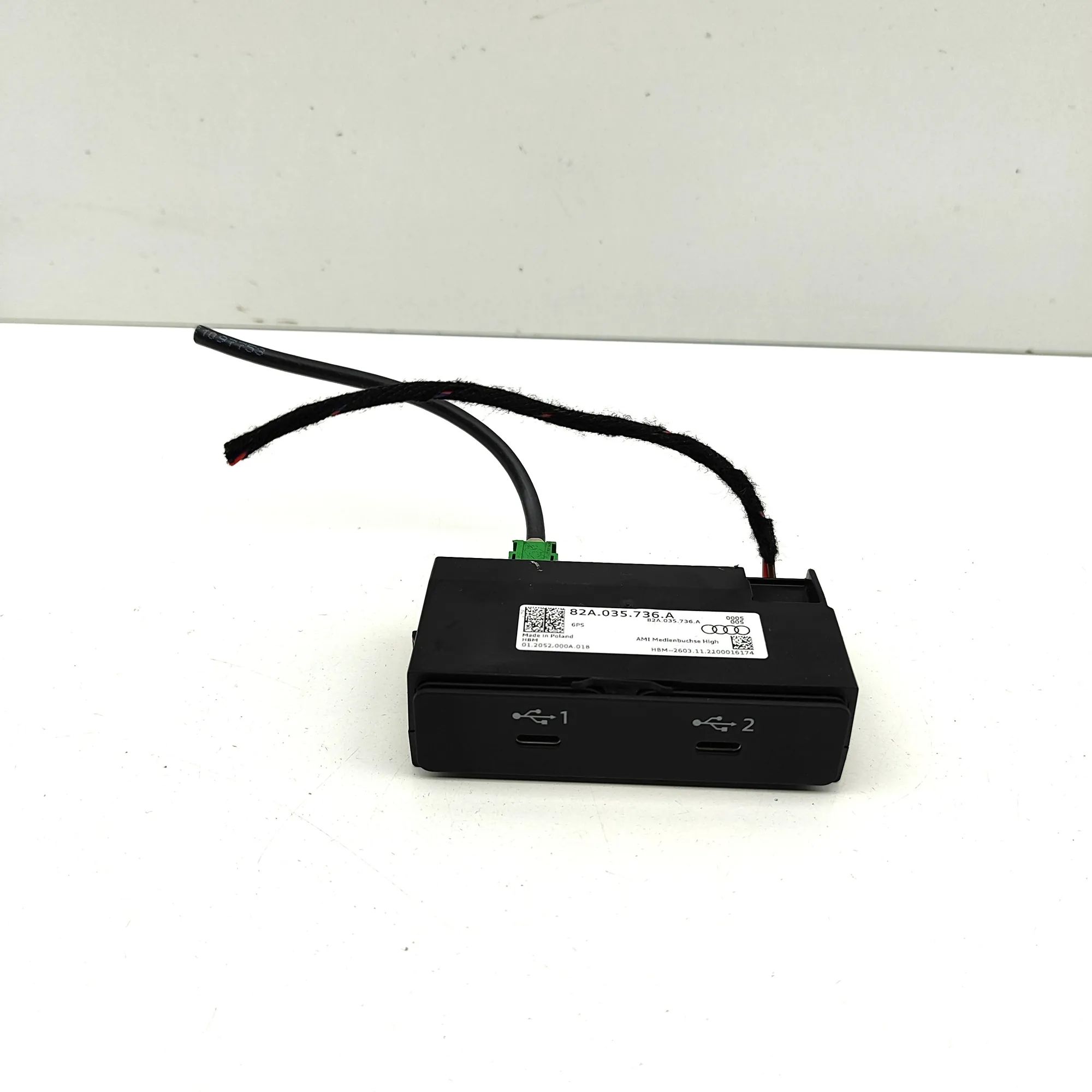 Porsche Taycan USB USB — PORSCHE TAYCAN (2019-...) — 82A035736A

P...