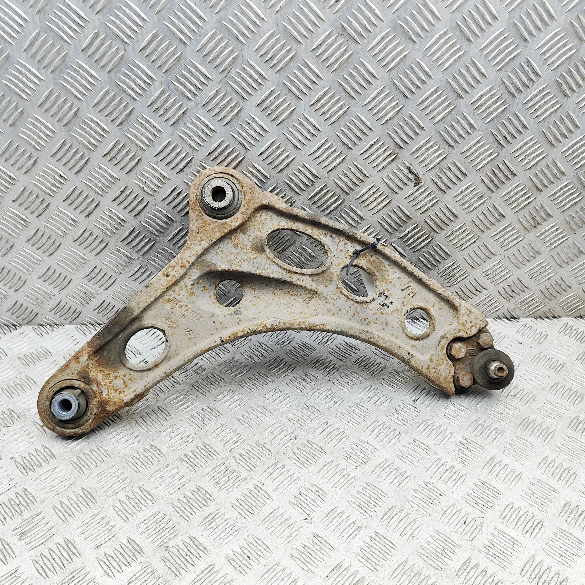 Opel Vivaro (B) Front Right Lower Control Arm Front Right Lower Control Arm — OPEL VIVARO (Co...