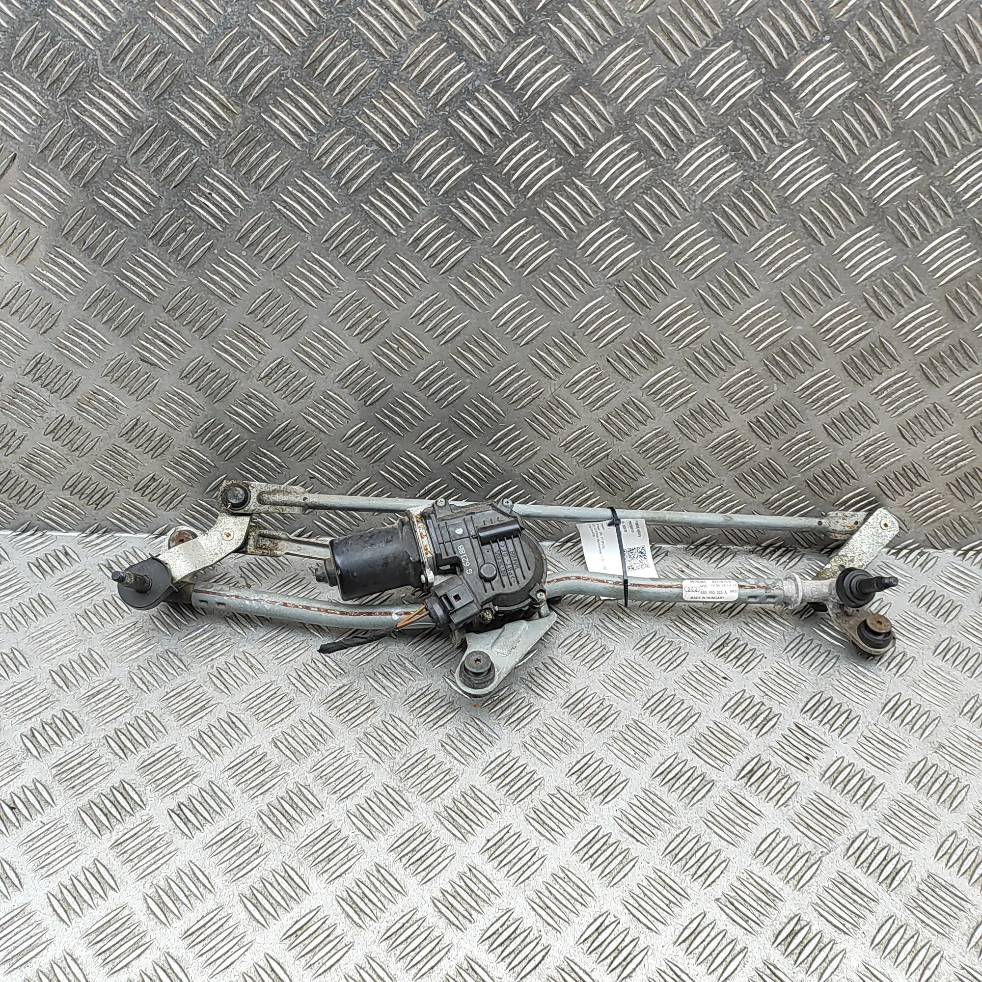 Audi TT (8S) Front Windshield Wiper Mechanism Front Windshield Wiper Mechanism — AUDI TT (FV3...
