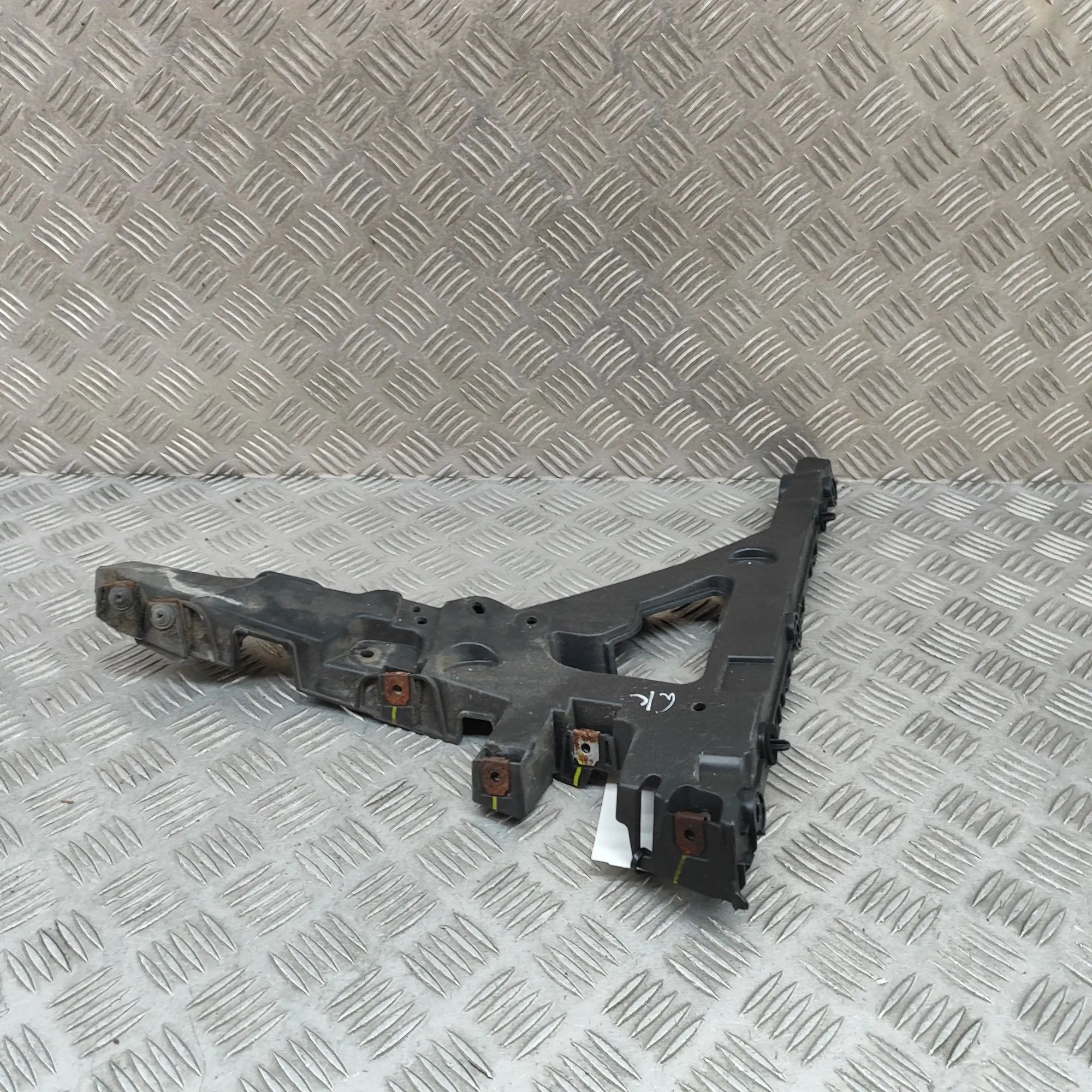 Land Rover Range Rover Velar Rear Left Bumper Bracket Rear Left Bumper Bracket — LAND ROVER RANGE ROV...