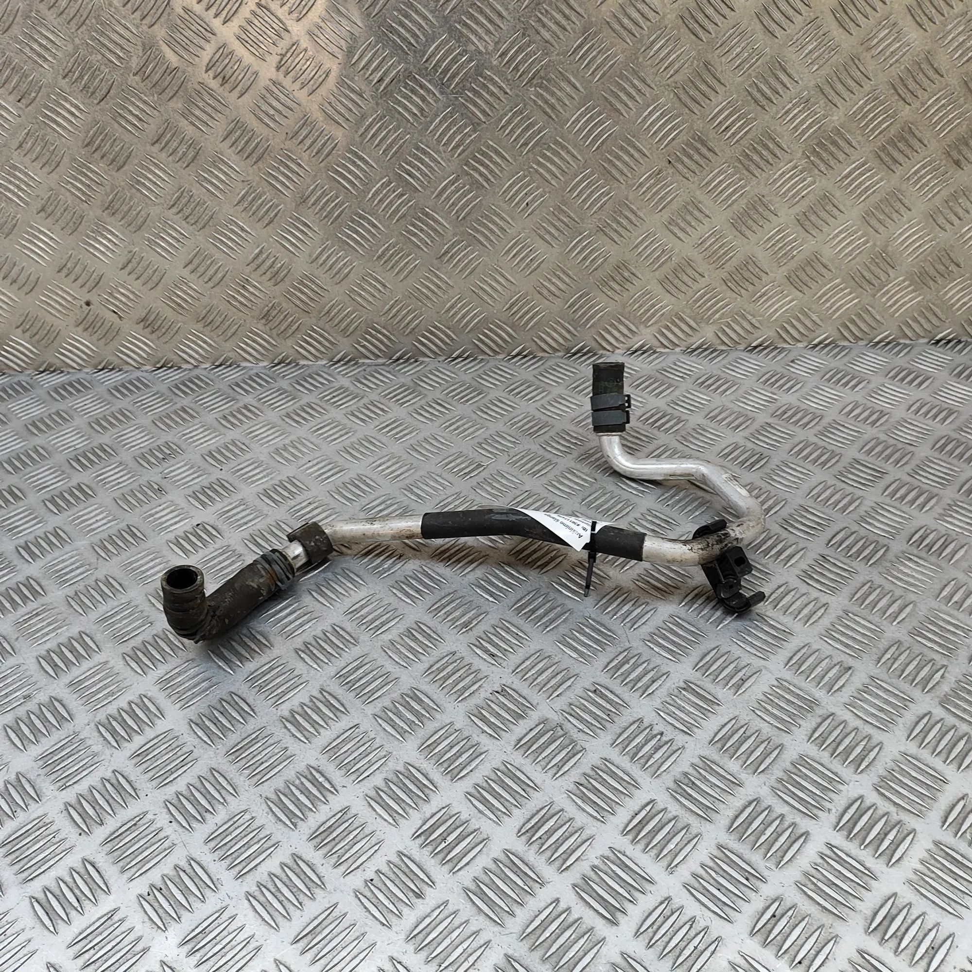 Porsche Cayenne Jäähdytysnesteletku Coolant hose — PORSCHE CAYENNE (92A) (2010-...)...