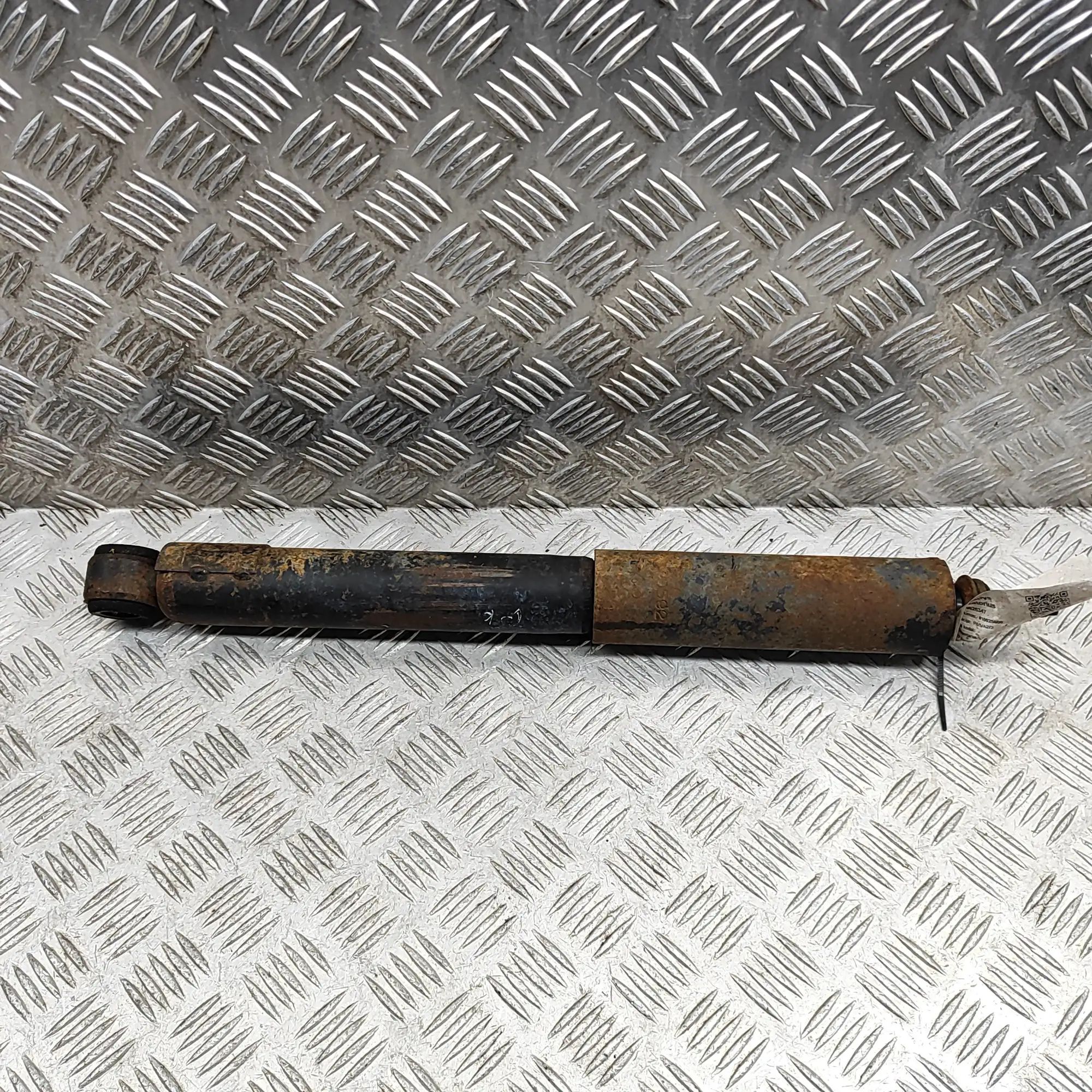 Toyota Land Cruiser 80 Shock absorber — rear left Shock absorber — rear left — TOYOTA LAND CRUISE...