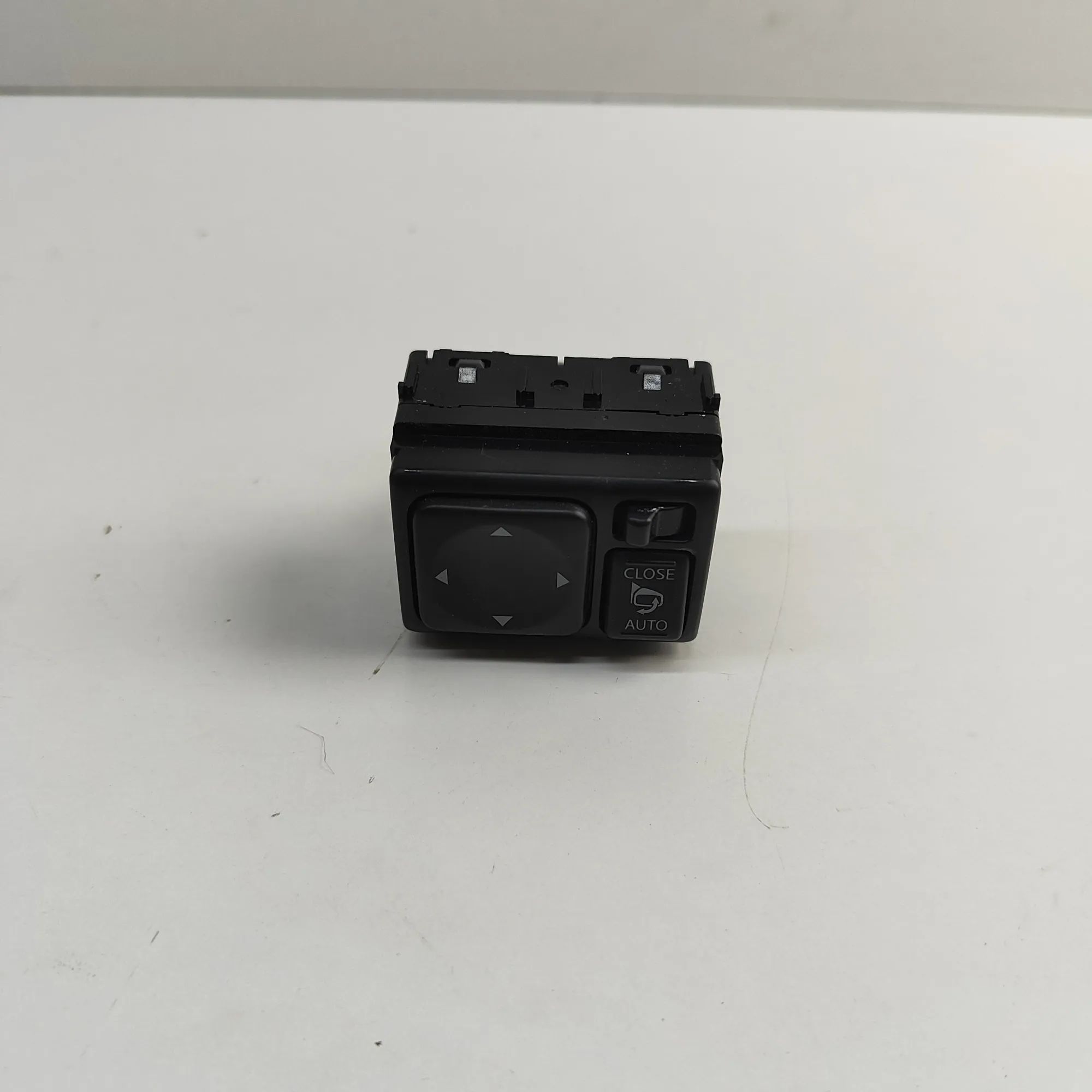 Nissan Juke Mirror Adjustment Switch Mirror Adjustment Switch — NISSAN JUKE (F15) (2...
